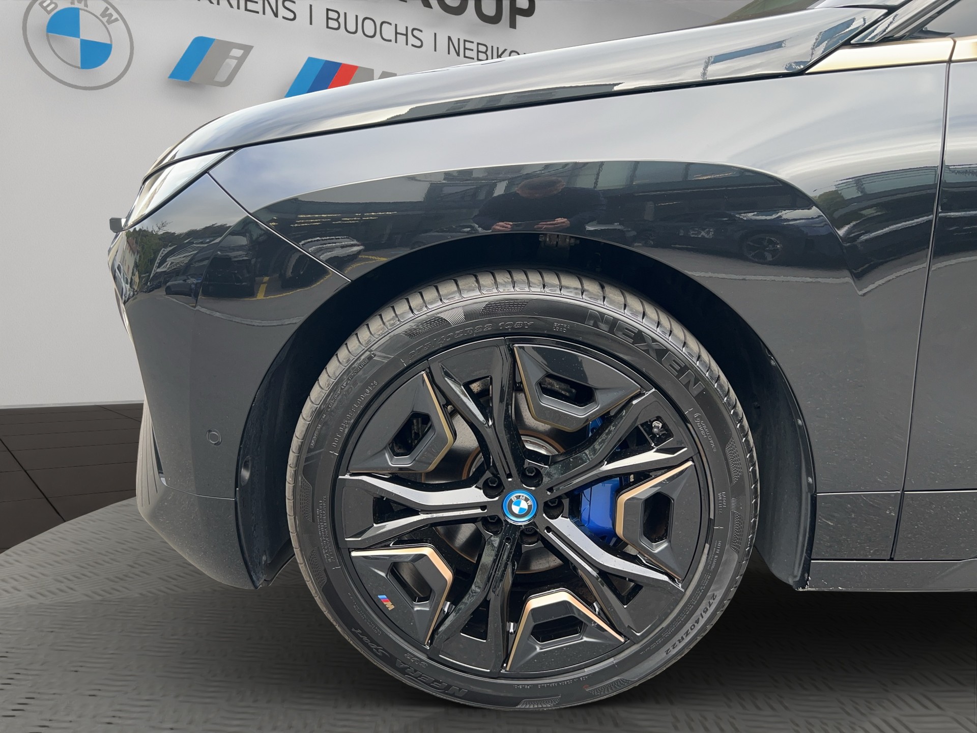 BMW iX xDrive40-image-8