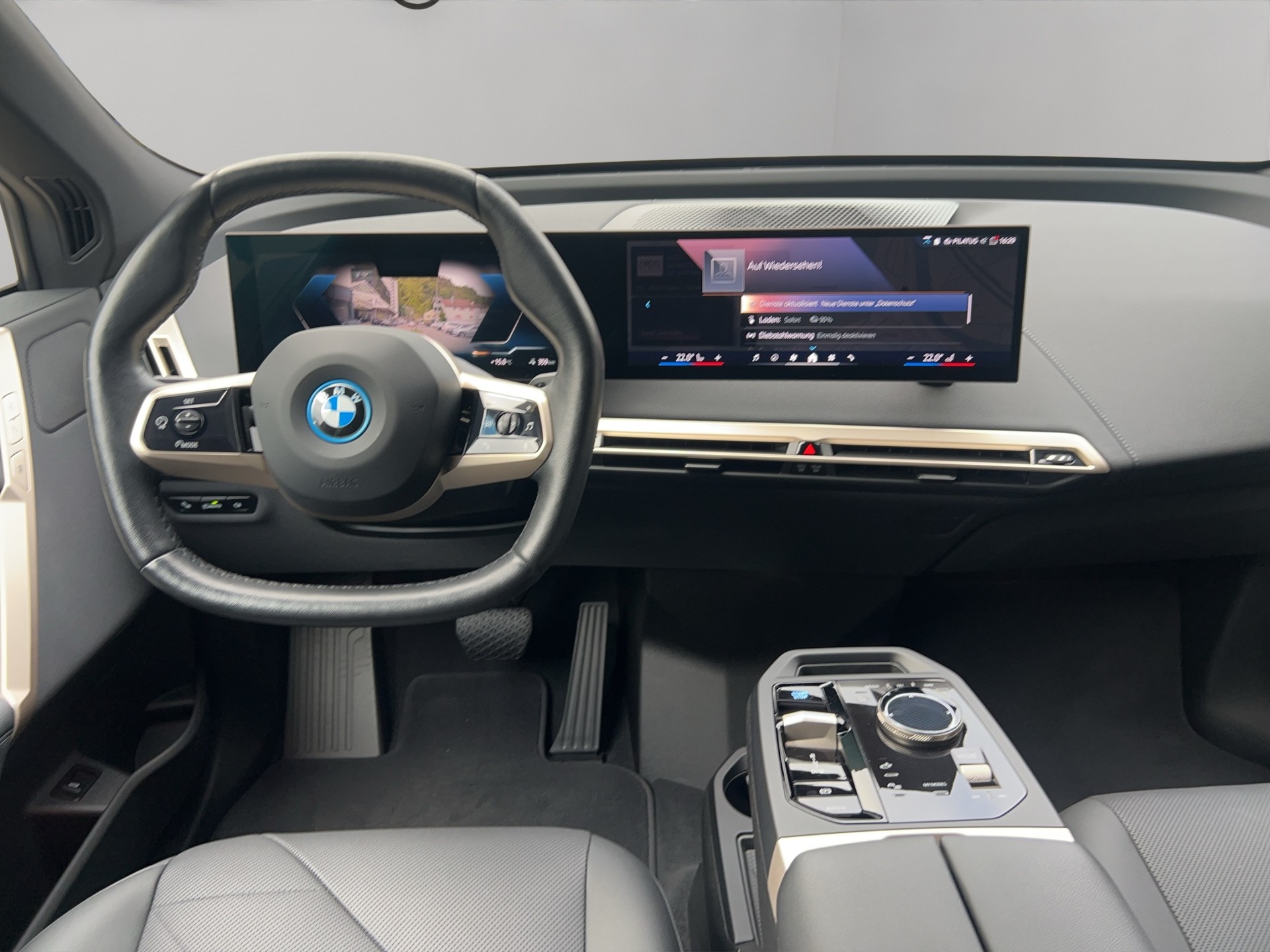 BMW iX xDrive40-image-15