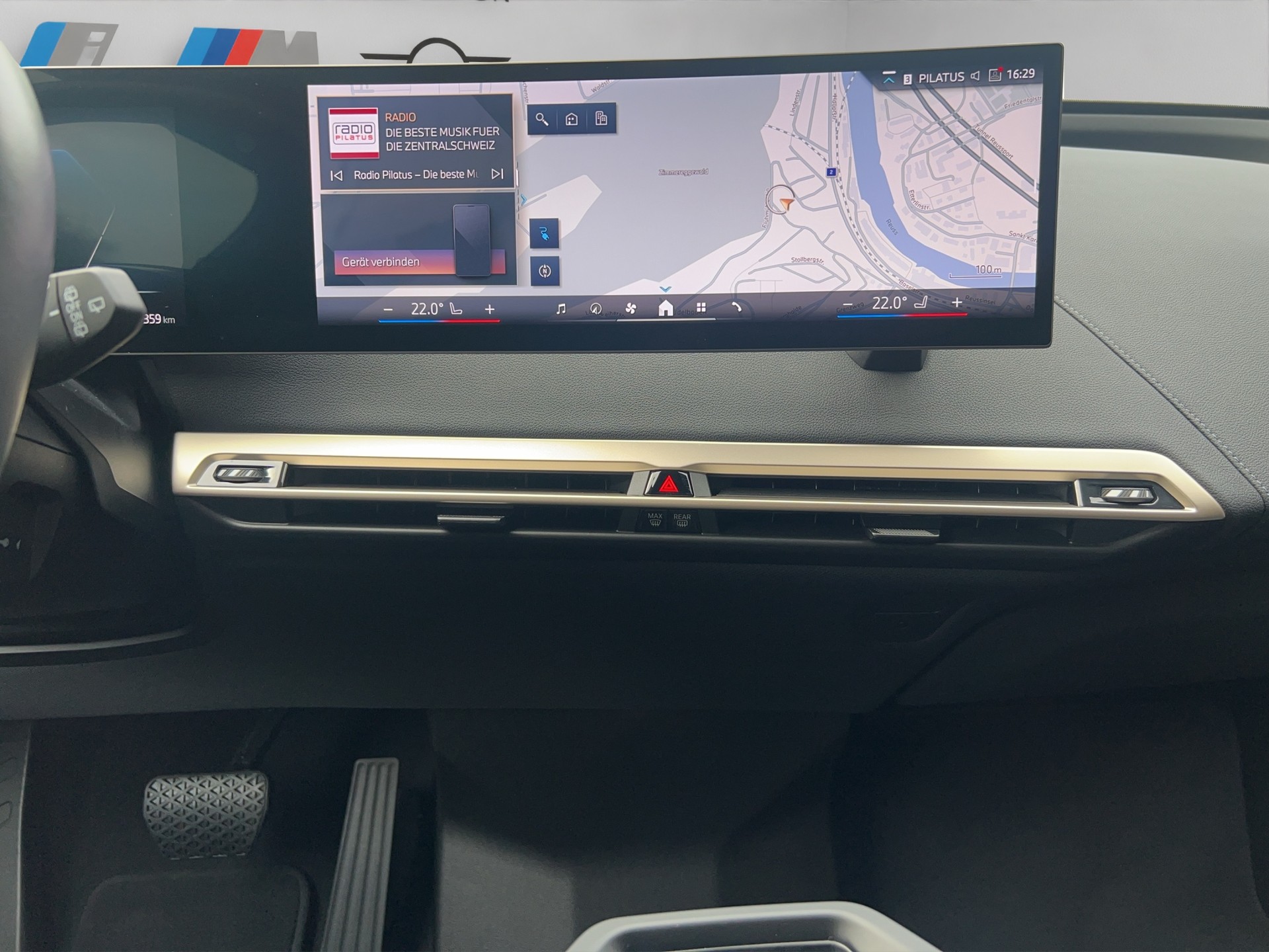 BMW iX xDrive40-image-17