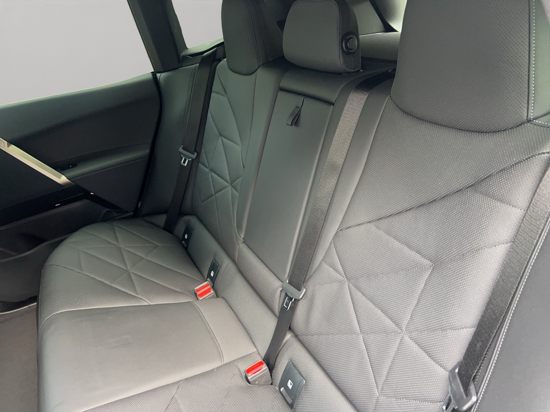 BMW iX xDrive40-image-18