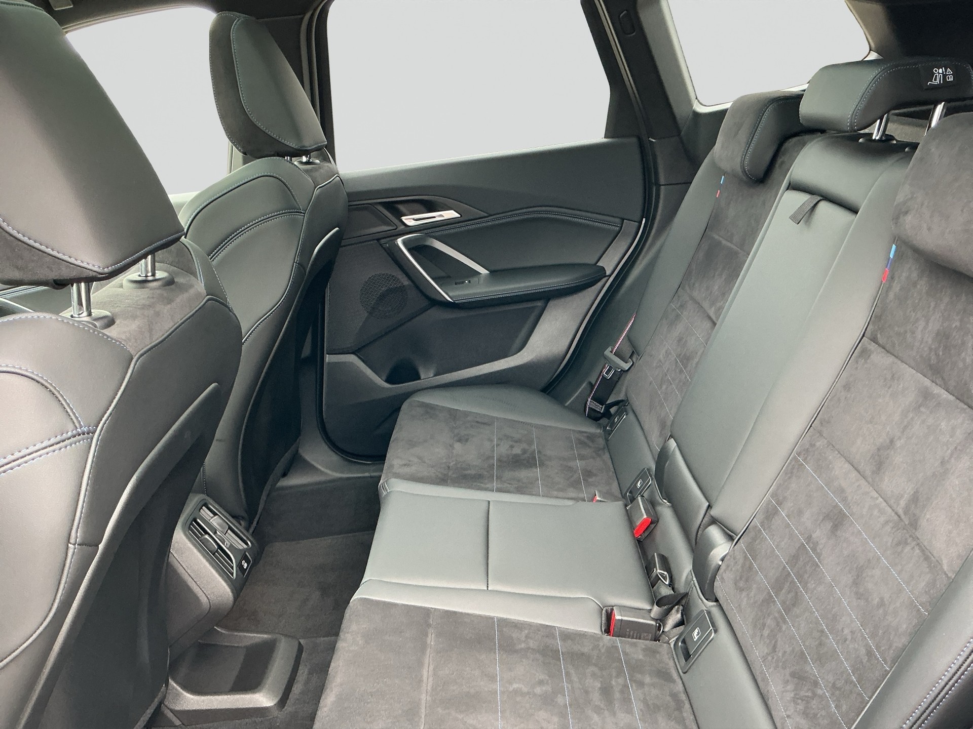 BMW X1 sDrive 18i M Sport Pro Shadow Line-image-12