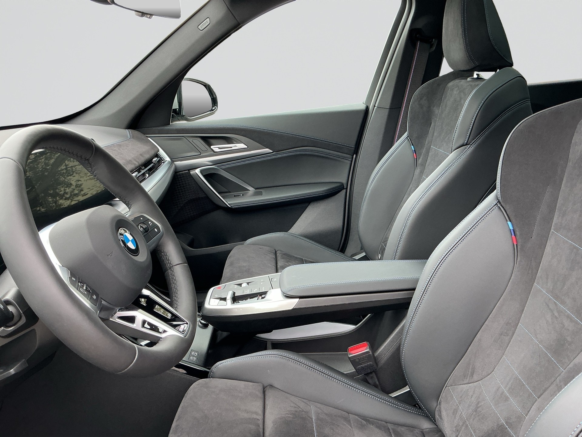 BMW X1 sDrive 18i M Sport Pro Shadow Line-image-5