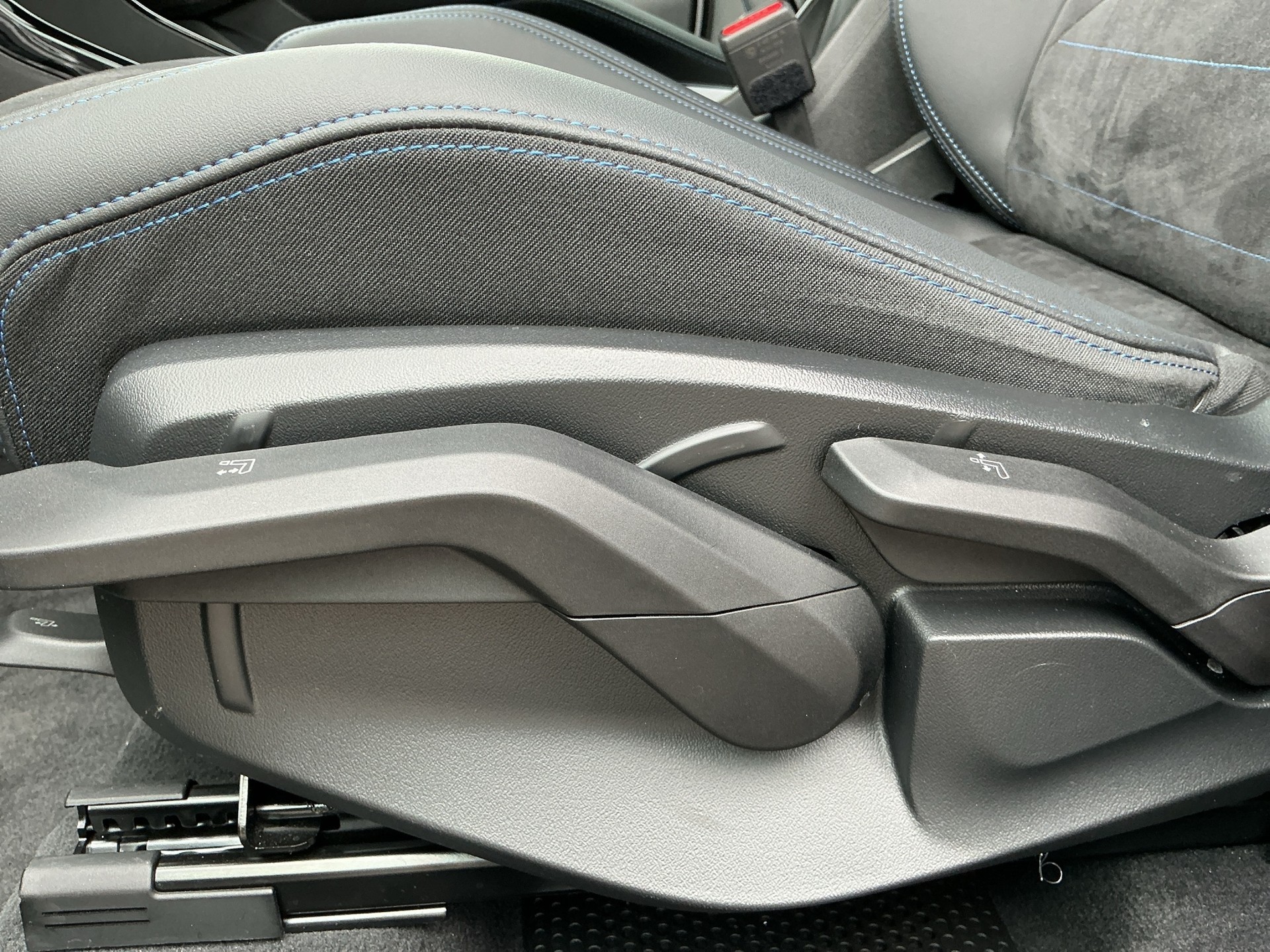 BMW X1 sDrive 18i M-Sport-image-7