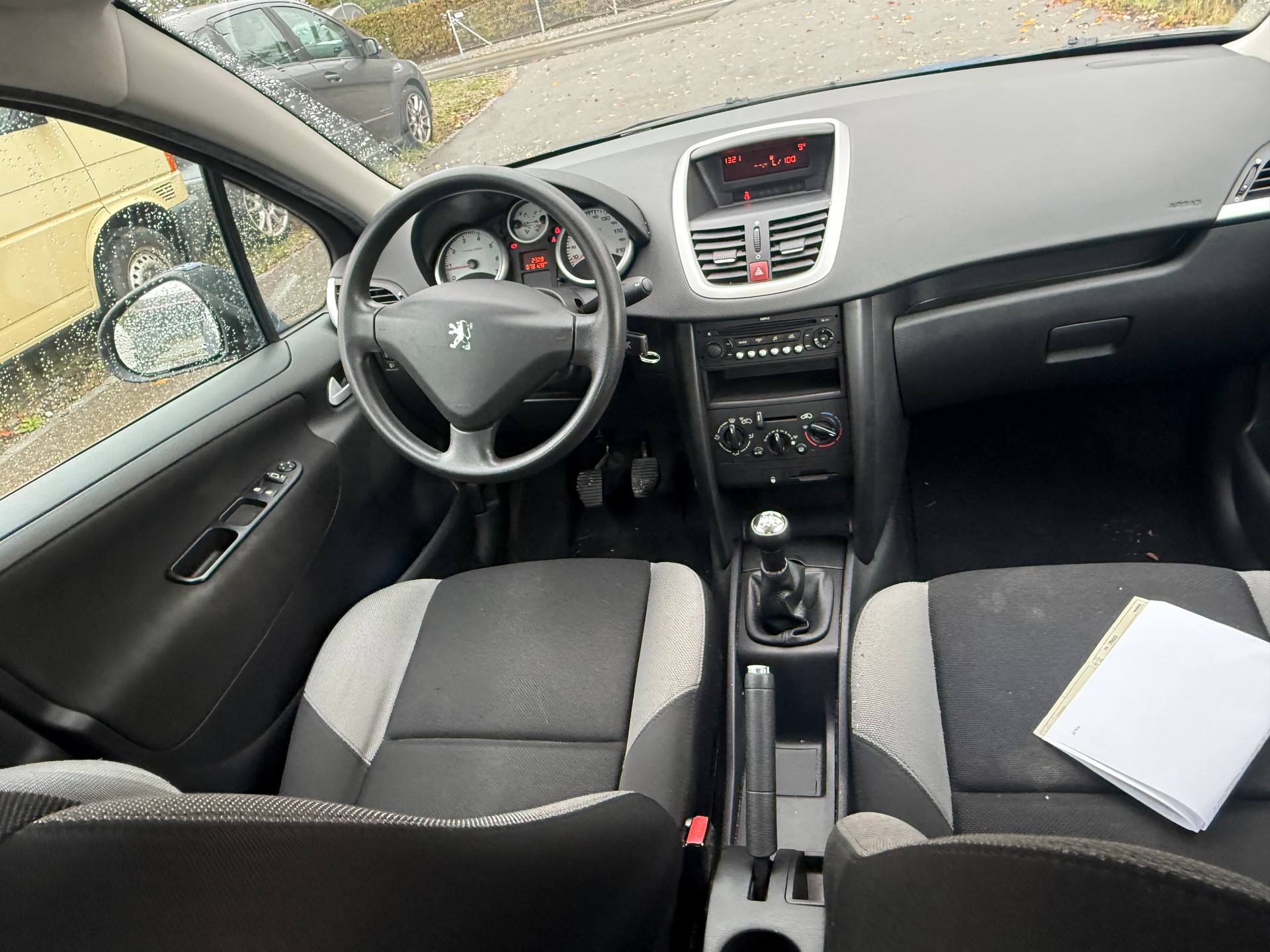 PEUGEOT 207 1.4 16V Trendy-image-6