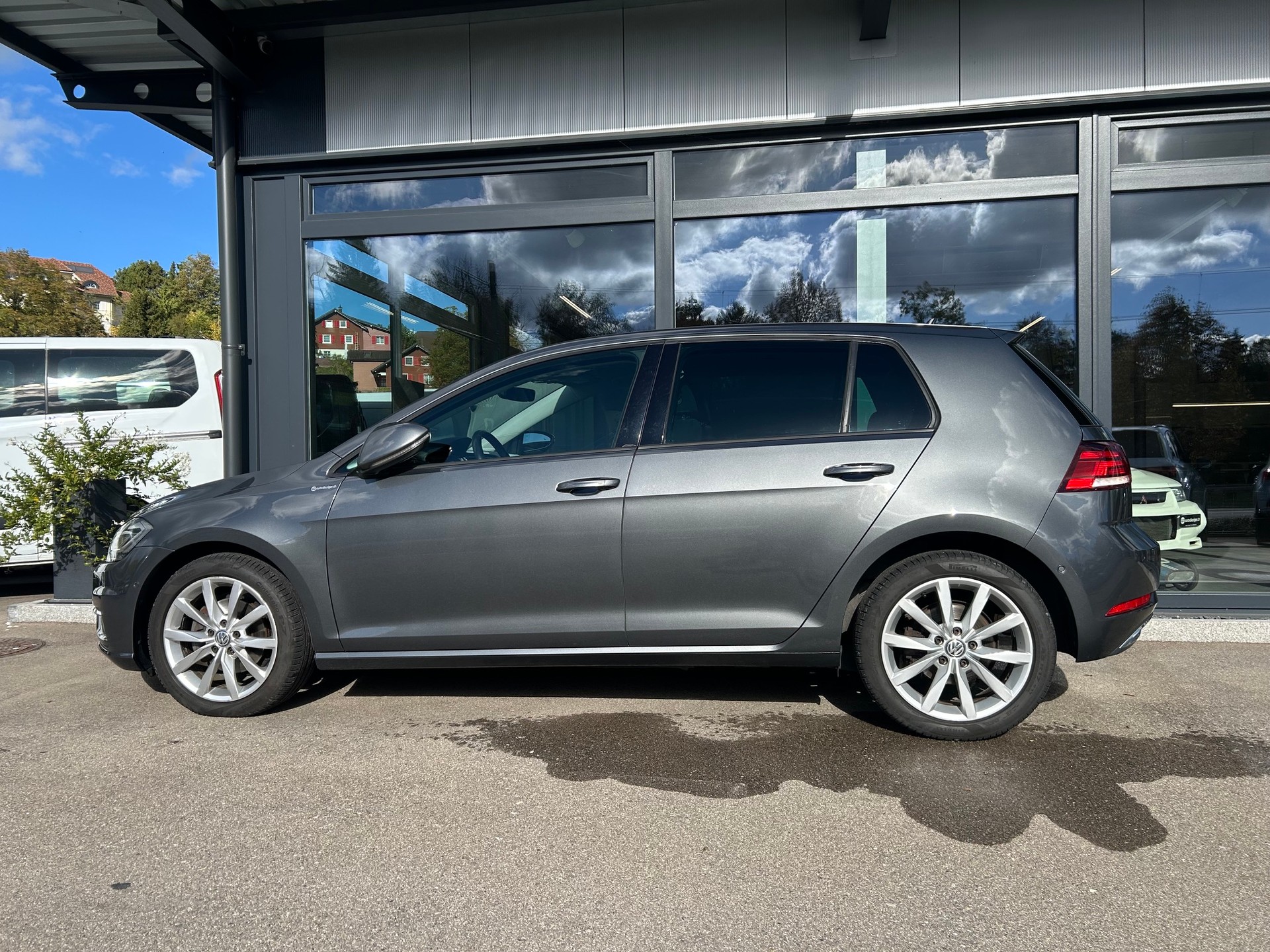 VW Golf 2.0 TDI Highline 4Motion DSG-image-4
