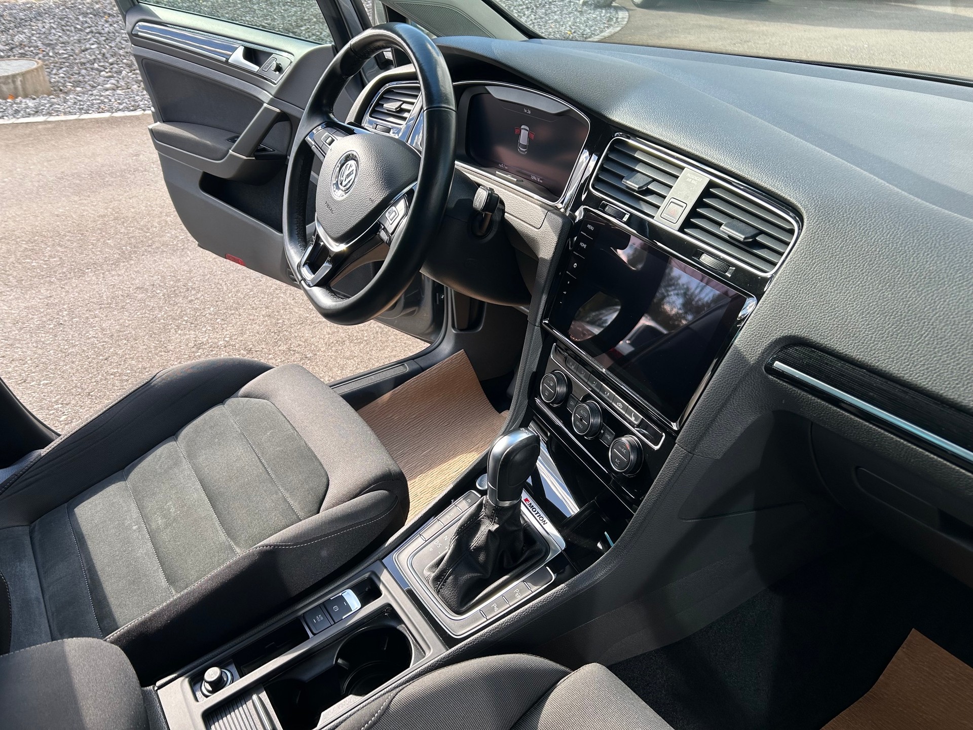 VW Golf 2.0 TDI Highline 4Motion DSG-image-11