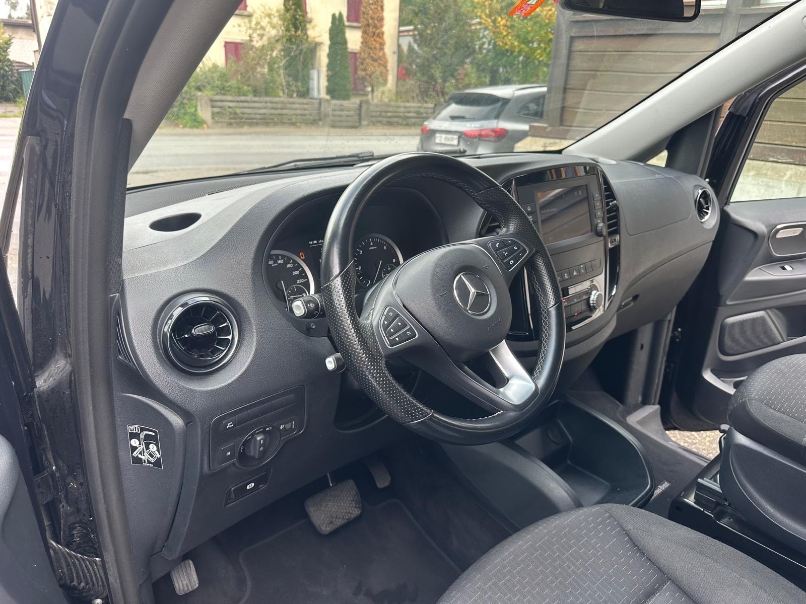 MERCEDES-BENZ Vito 116 CDI Lang Select Tourer 9G-Tronic-image-10