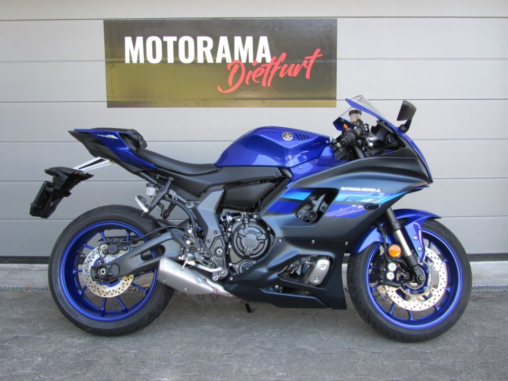 YAMAHA R7