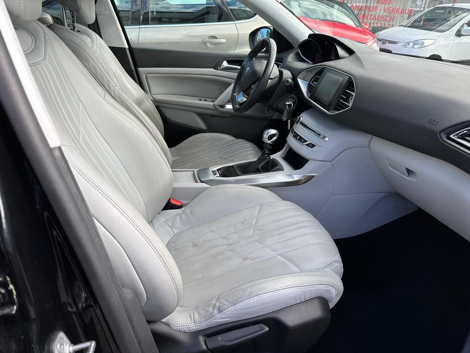 PEUGEOT 308 1.6 THP Active-image-10