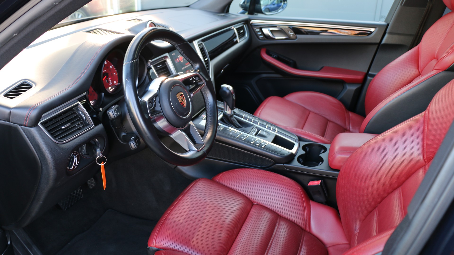 PORSCHE Macan S-image-13