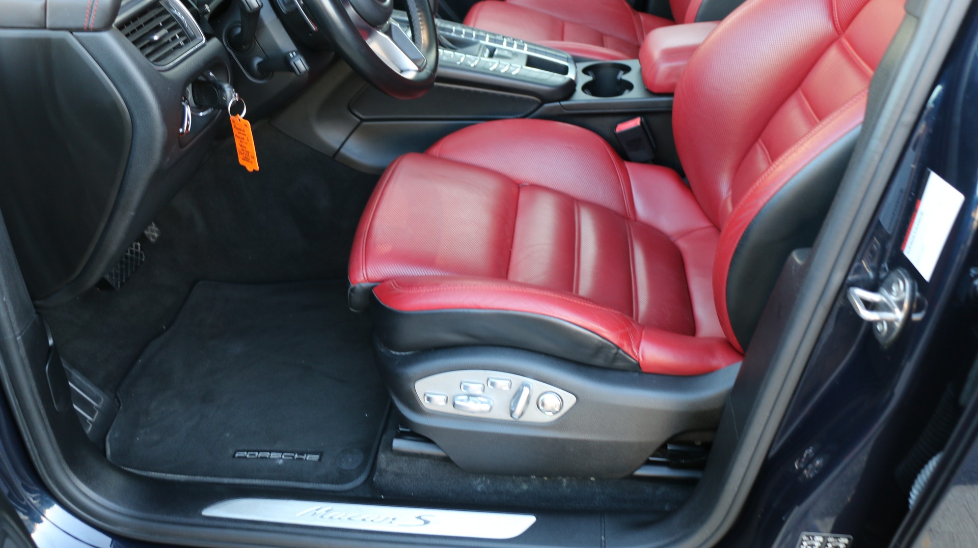 PORSCHE Macan S-image-12