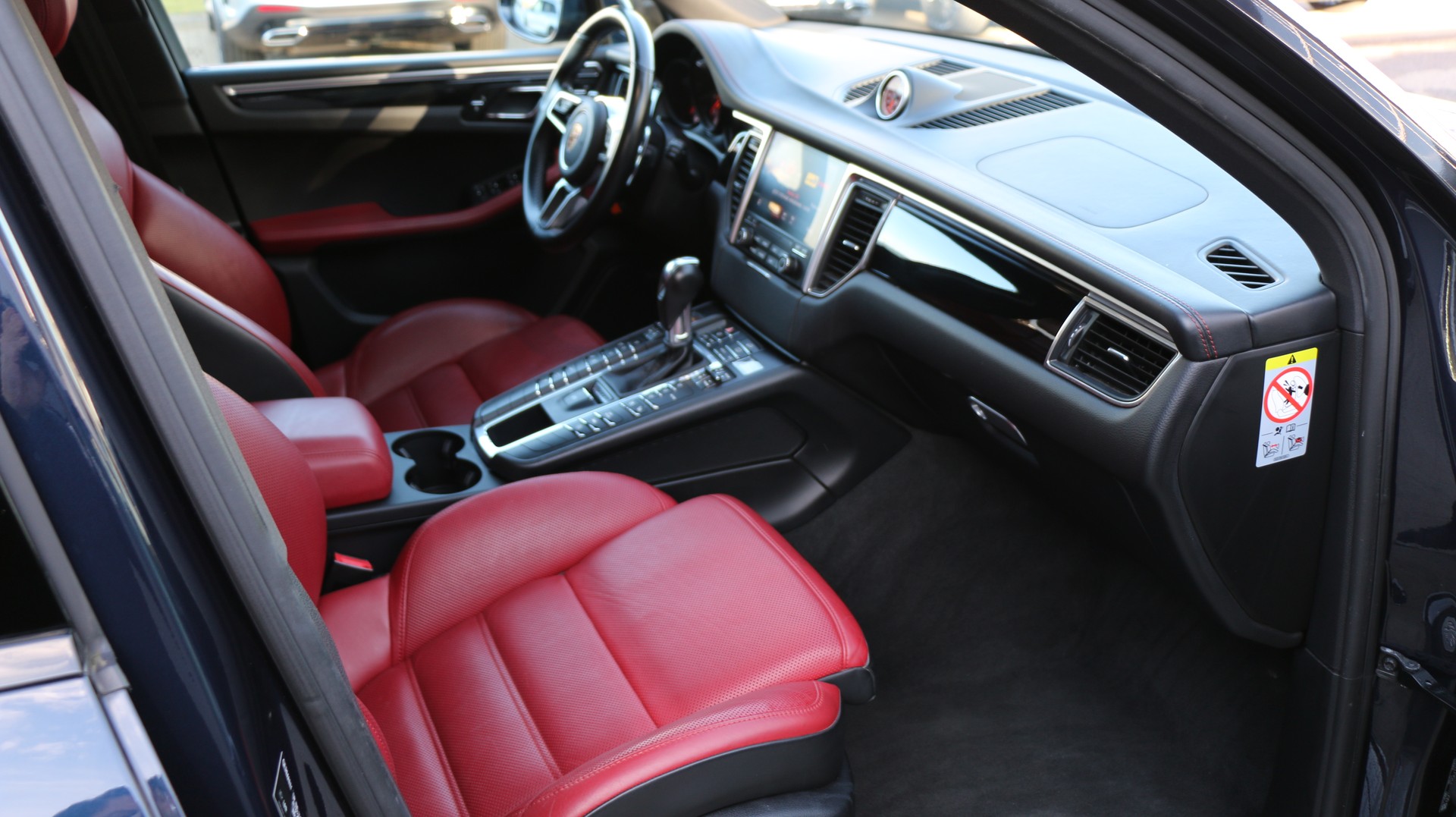 PORSCHE Macan S-image-19