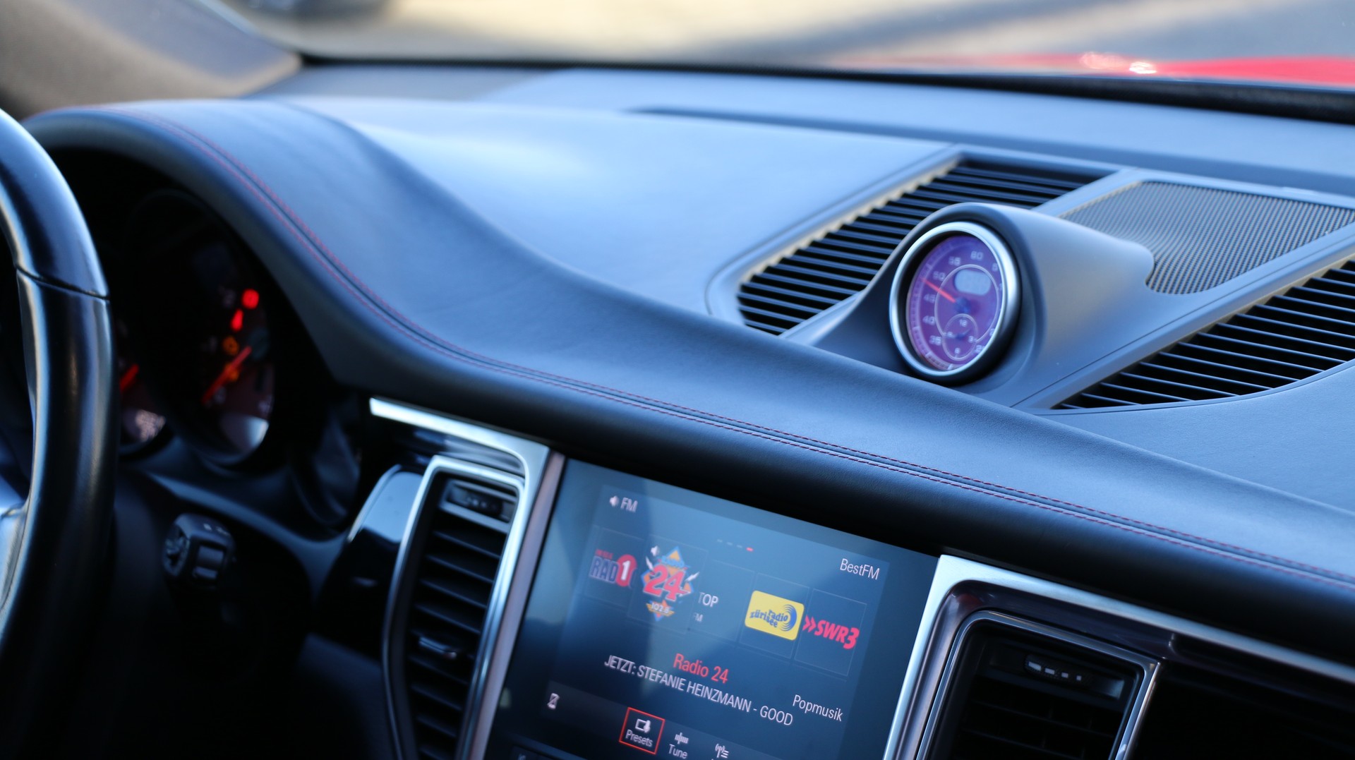 PORSCHE Macan S-image-16
