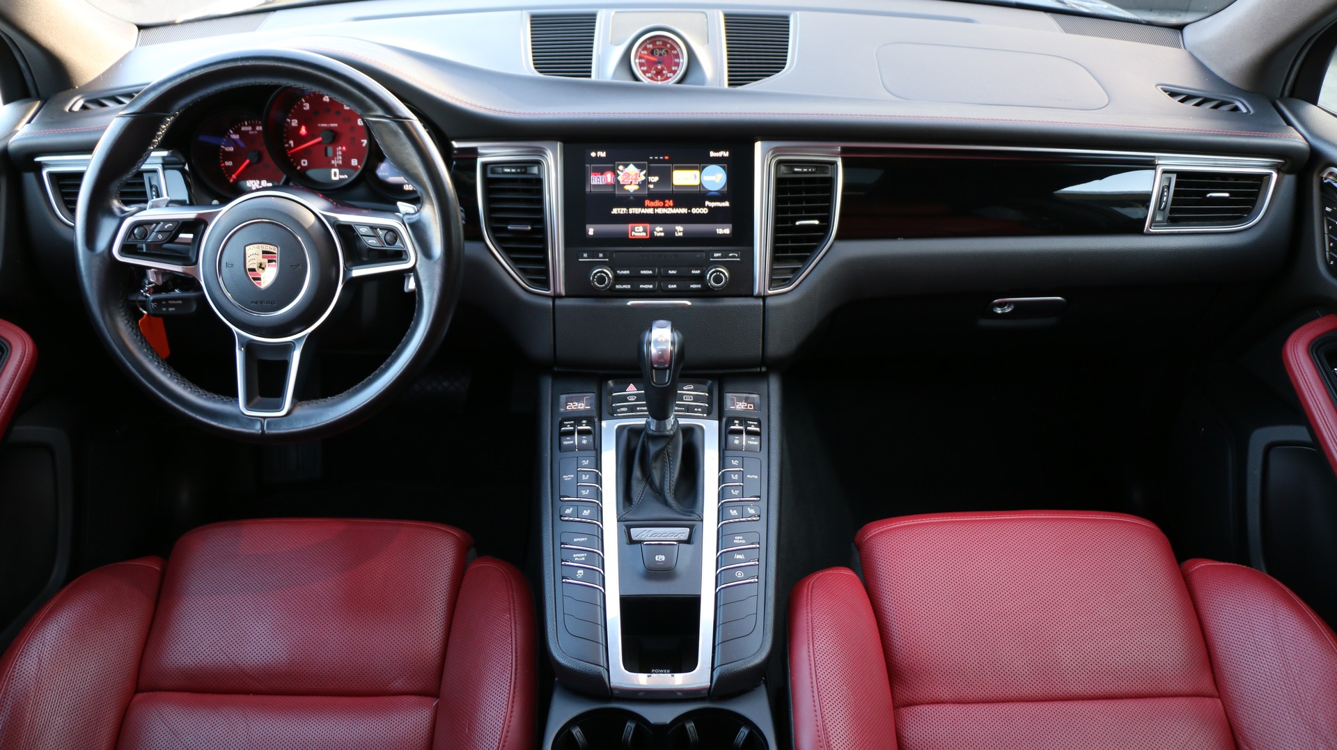 PORSCHE Macan S-image-14