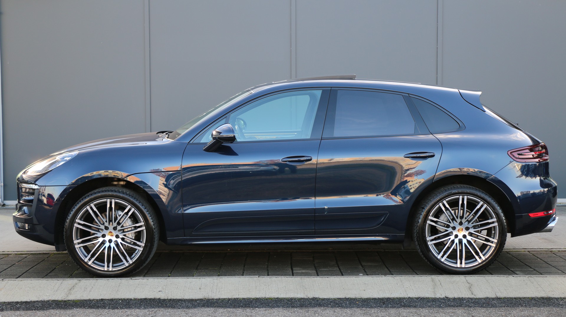 PORSCHE Macan S-image-2