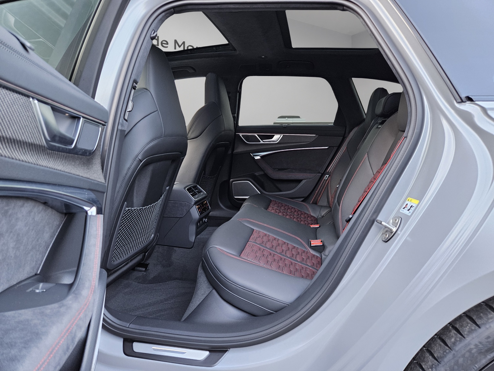 AUDI RS6 Avant 4.0 TFSI V8 Performance quattro-image-9