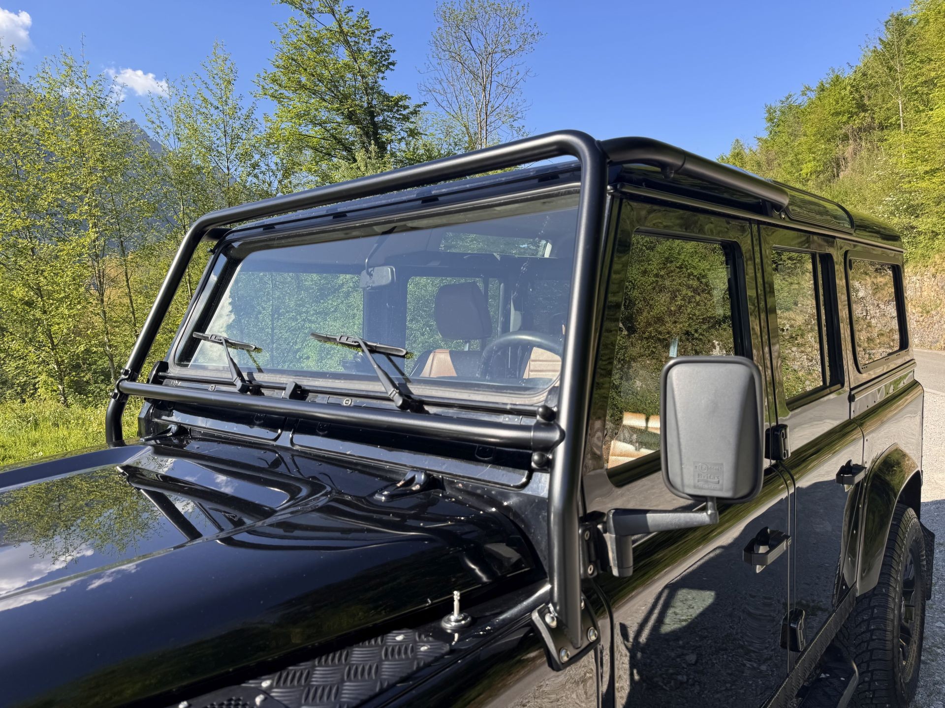 LAND ROVER Defender 110 SW 2.5 Td5 Black Edition Avus Performance-image-6