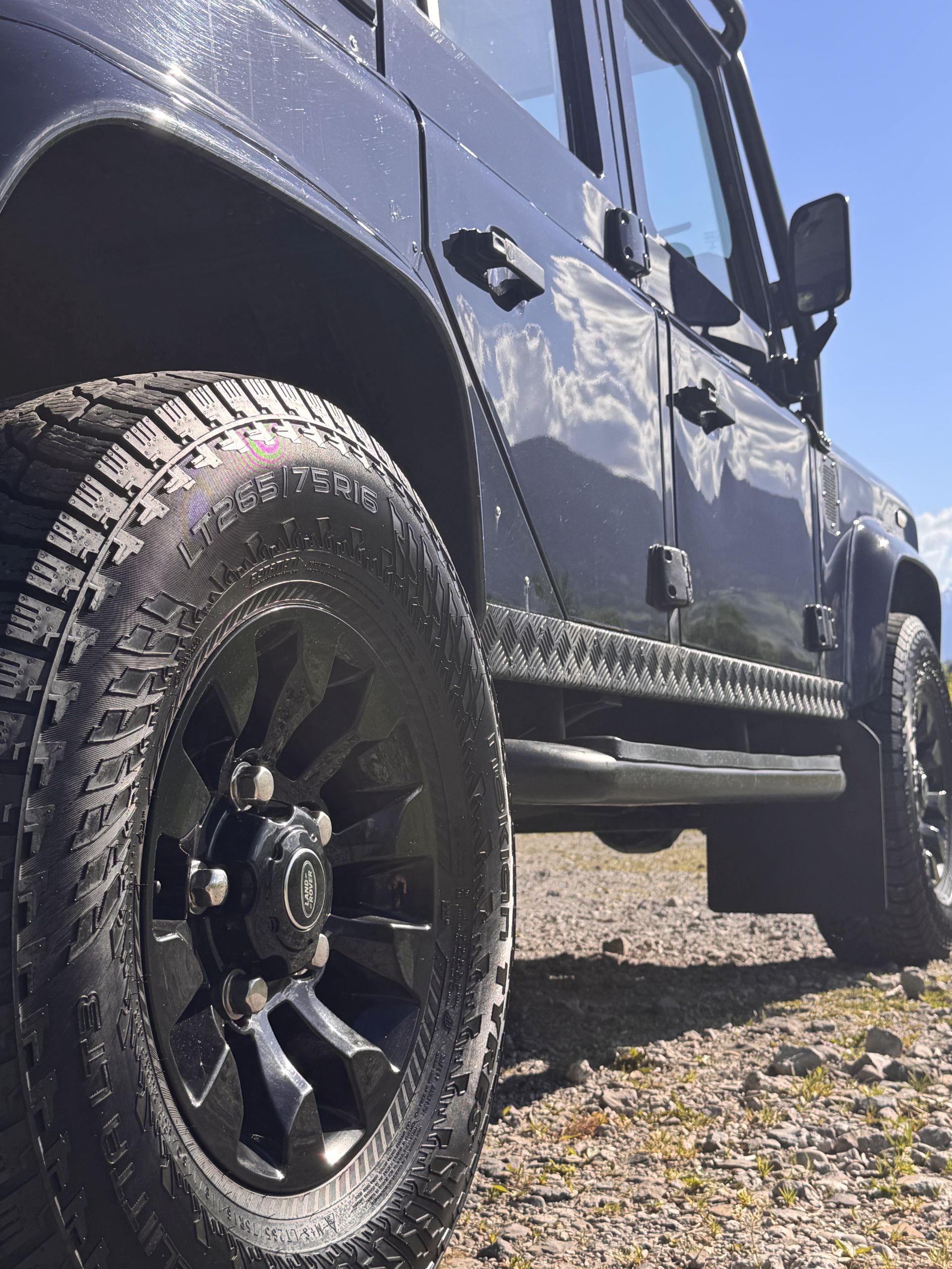 LAND ROVER Defender 110 SW 2.5 Td5 Black Edition Avus Performance-image-10