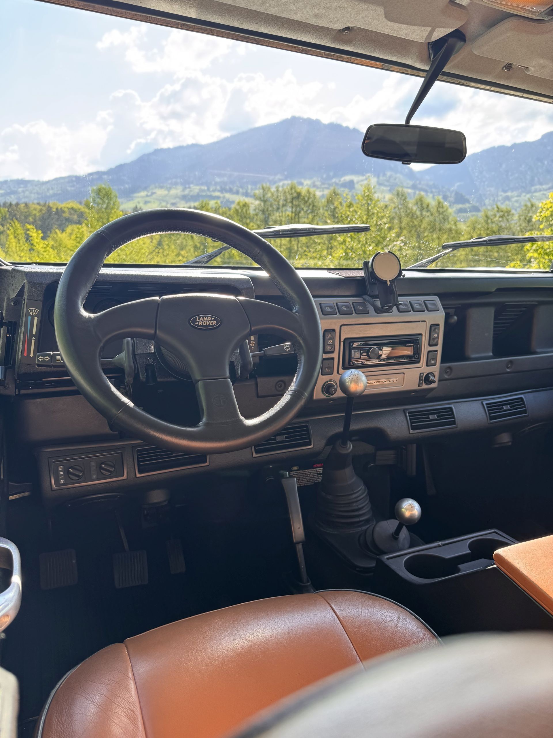 LAND ROVER Defender 110 SW 2.5 Td5 Black Edition Avus Performance-image-12