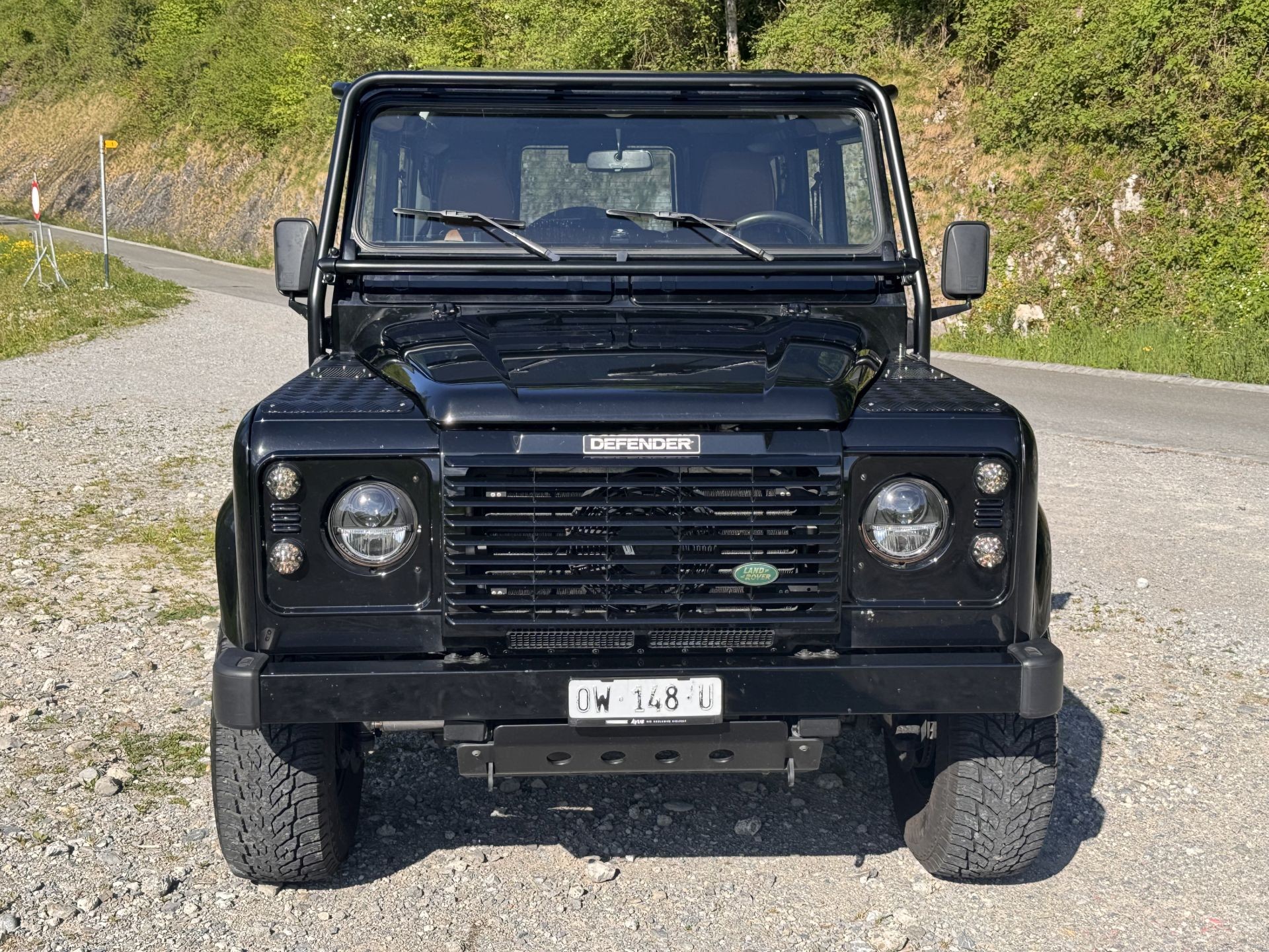LAND ROVER Defender 110 SW 2.5 Td5 Black Edition Avus Performance-image-1