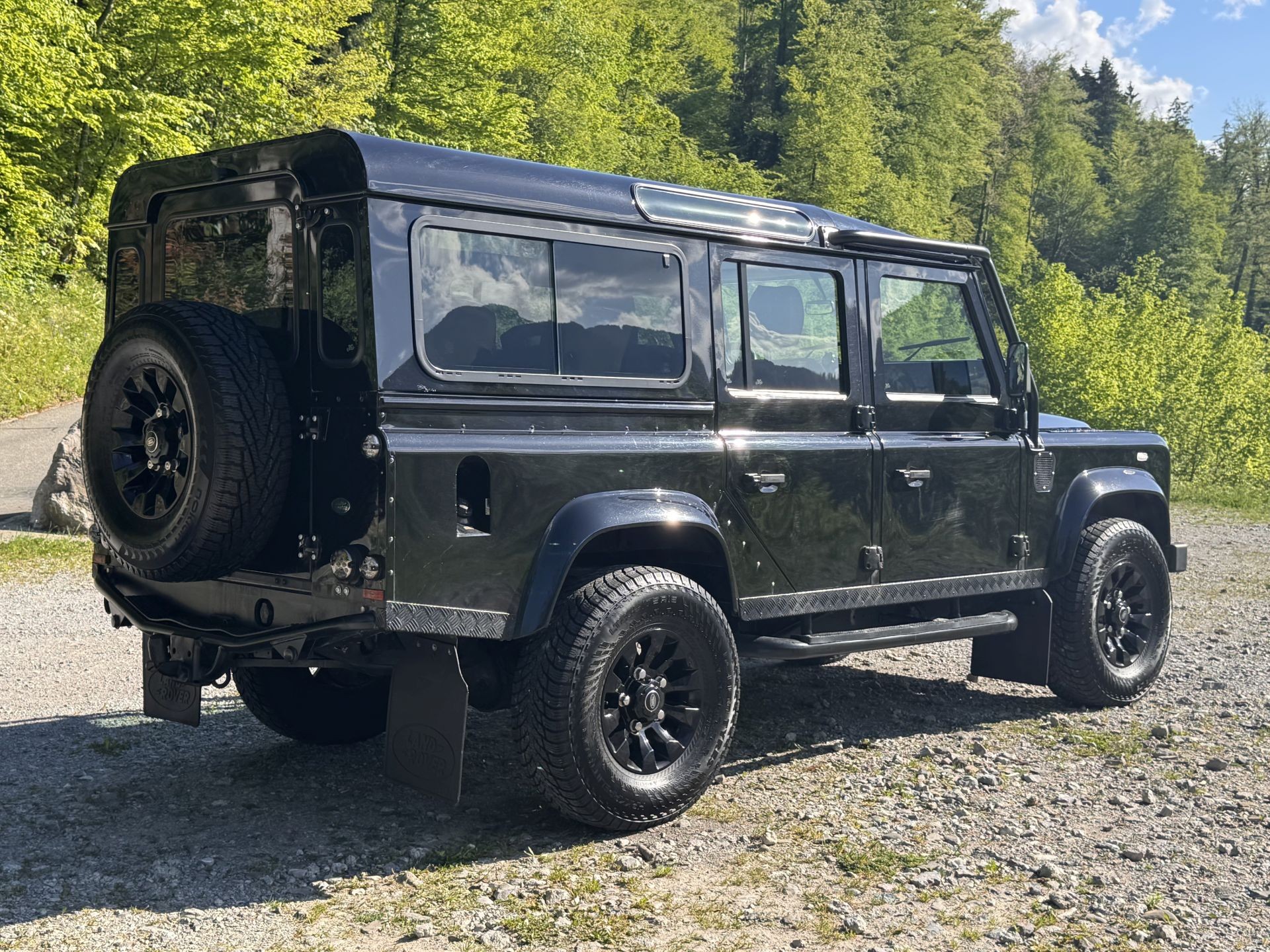 LAND ROVER Defender 110 SW 2.5 Td5 Black Edition Avus Performance-image-4
