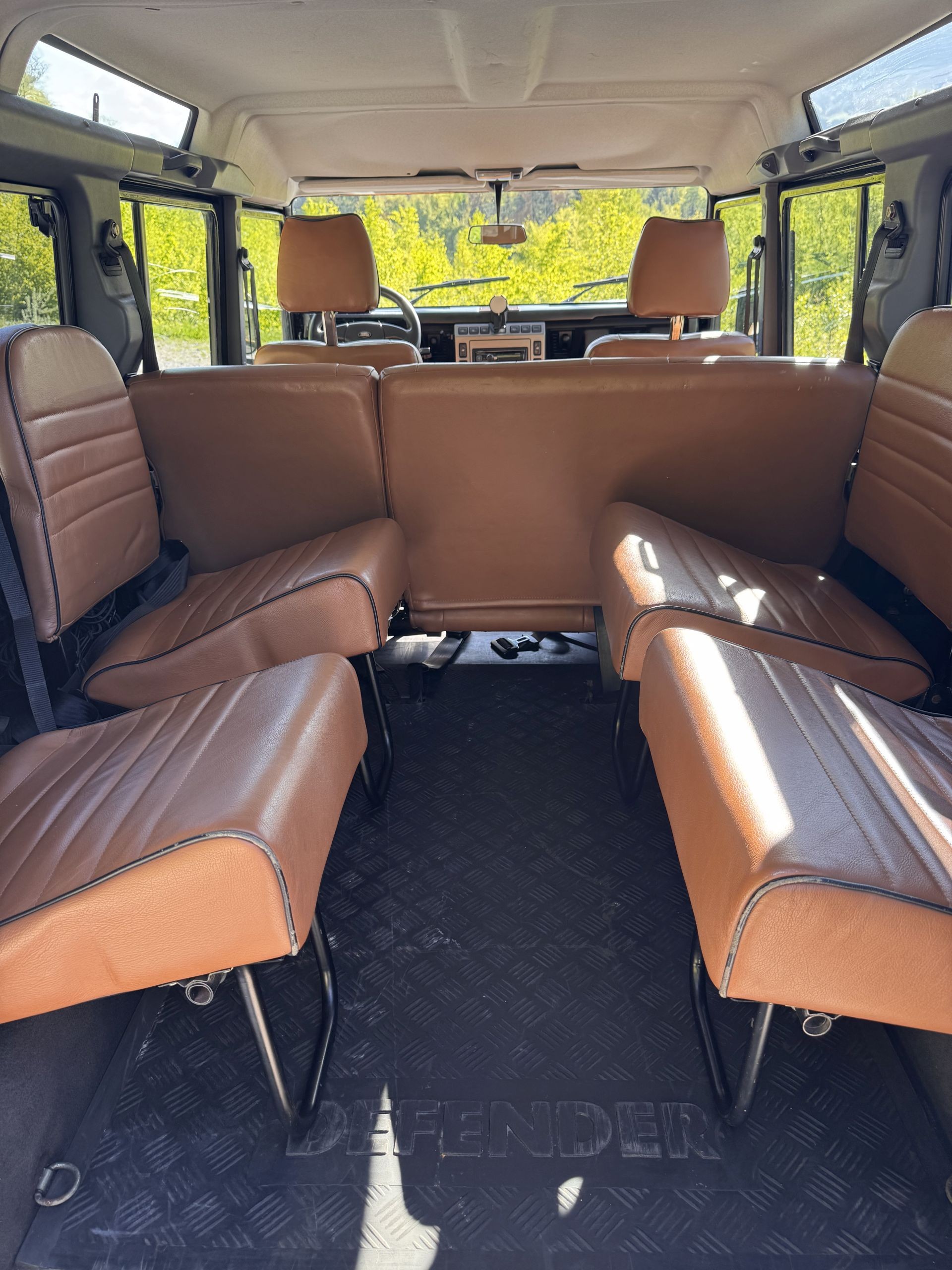 LAND ROVER Defender 110 SW 2.5 Td5 Black Edition Avus Performance-image-15