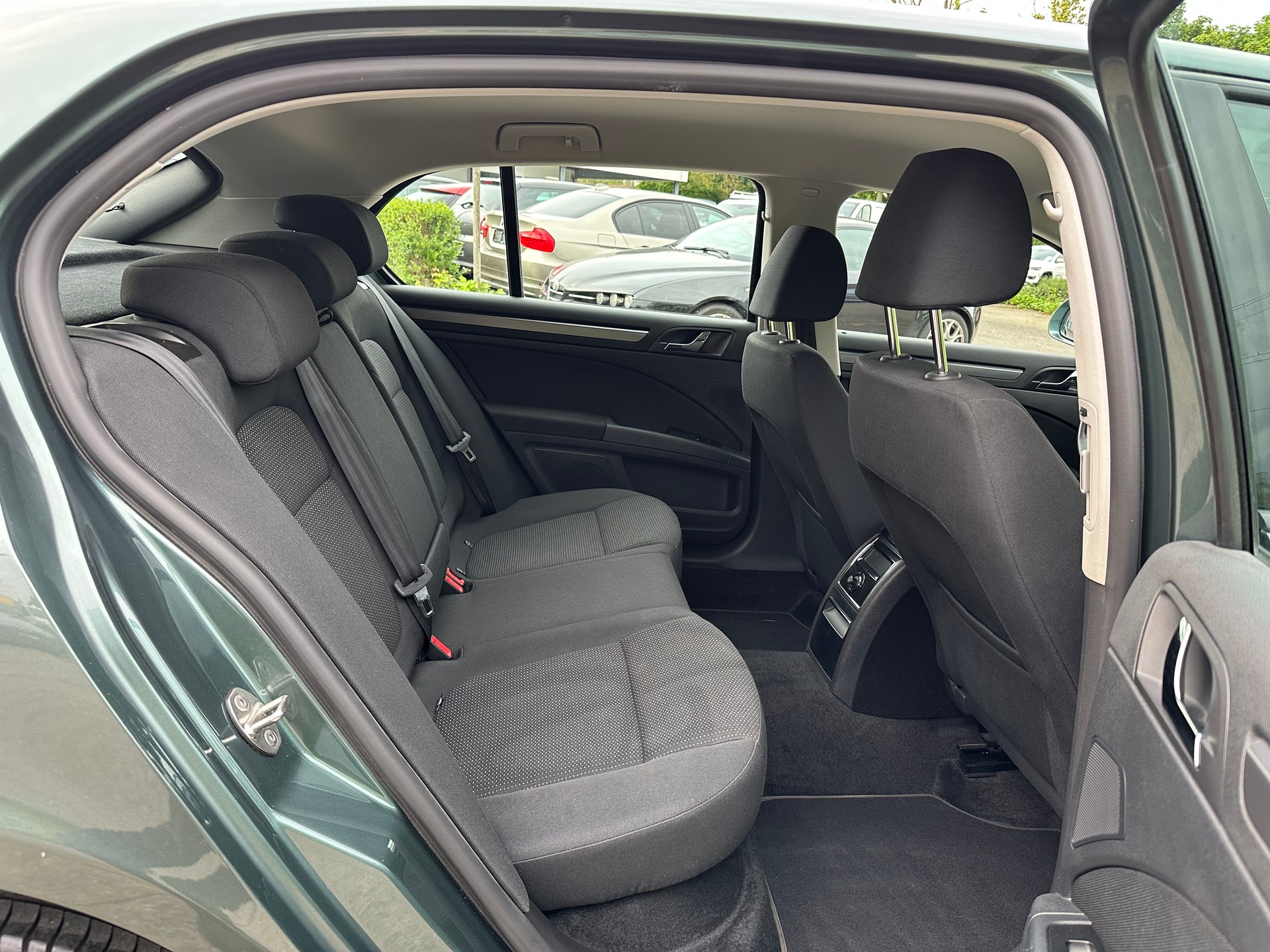 SKODA Superb 1.6 TDi Greenline Elegance-image-12