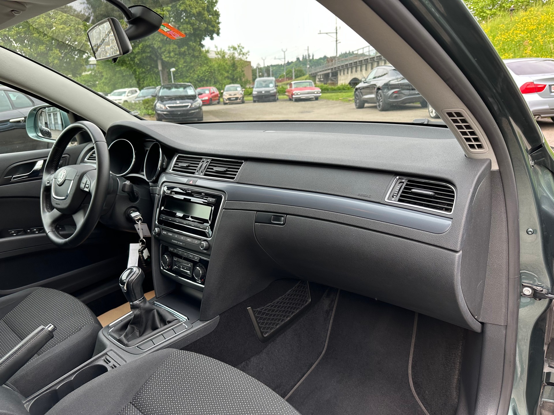 SKODA Superb 1.6 TDi Greenline Elegance-image-15