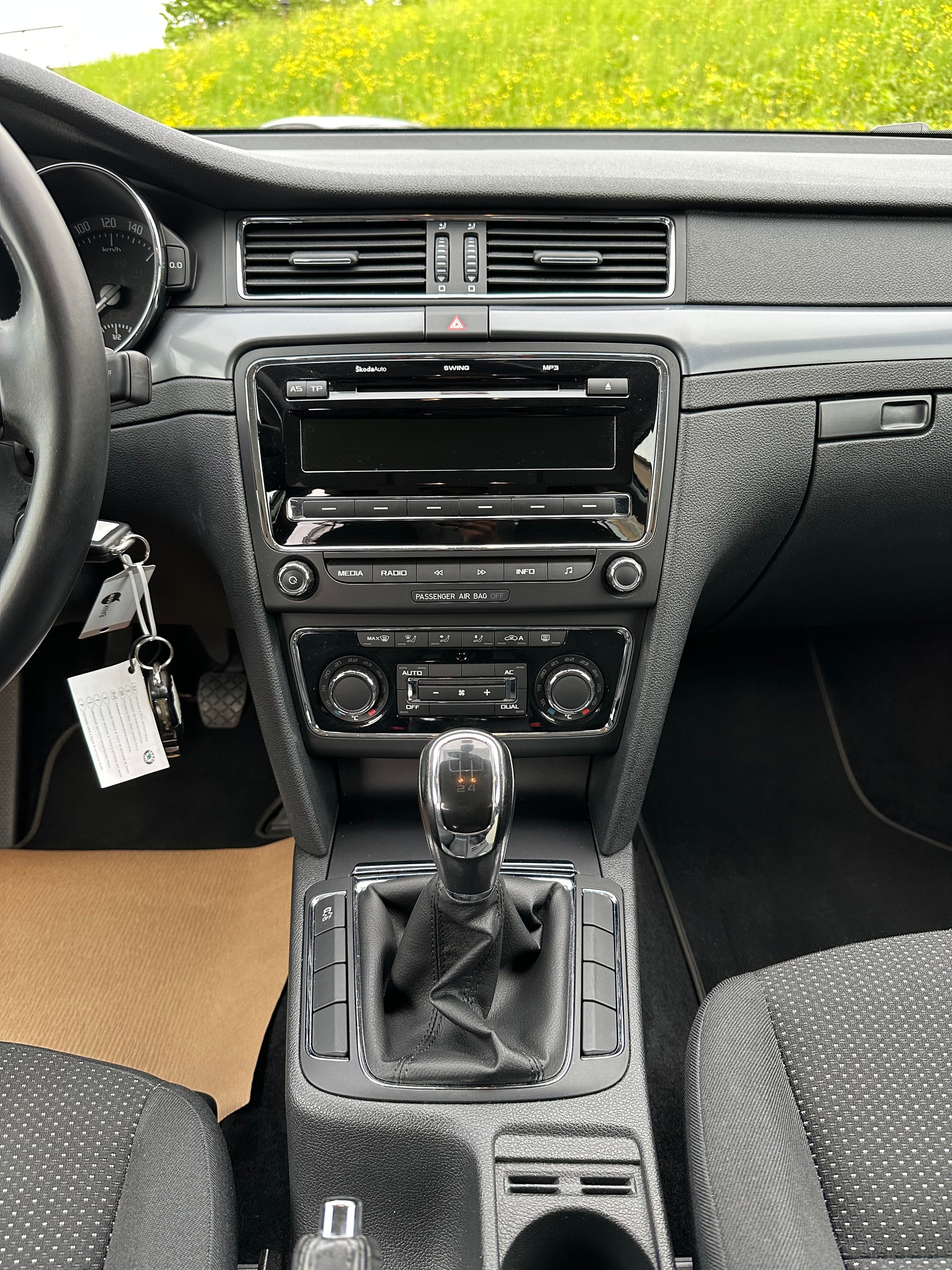 SKODA Superb 1.6 TDi Greenline Elegance-image-9