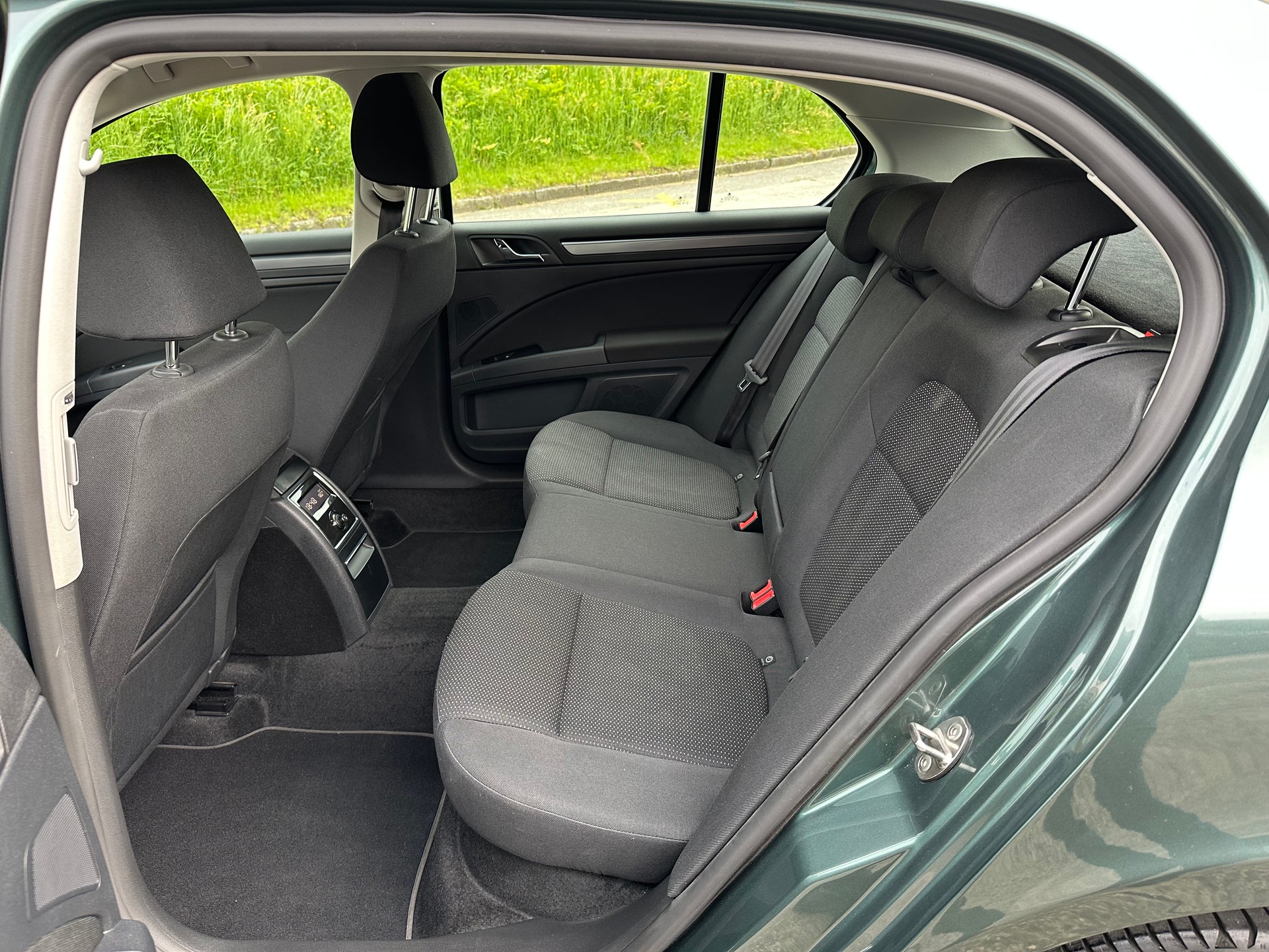 SKODA Superb 1.6 TDi Greenline Elegance-image-11