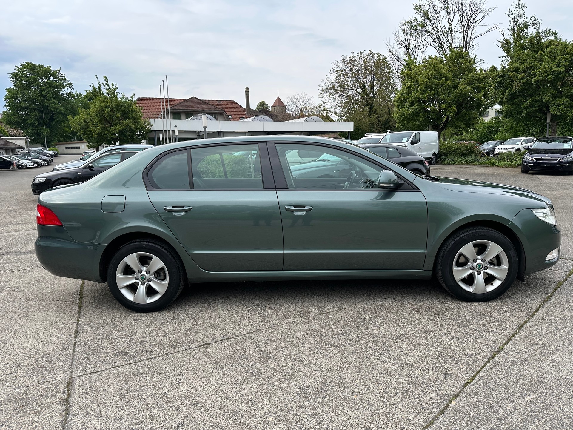 SKODA Superb 1.6 TDi Greenline Elegance-image-5