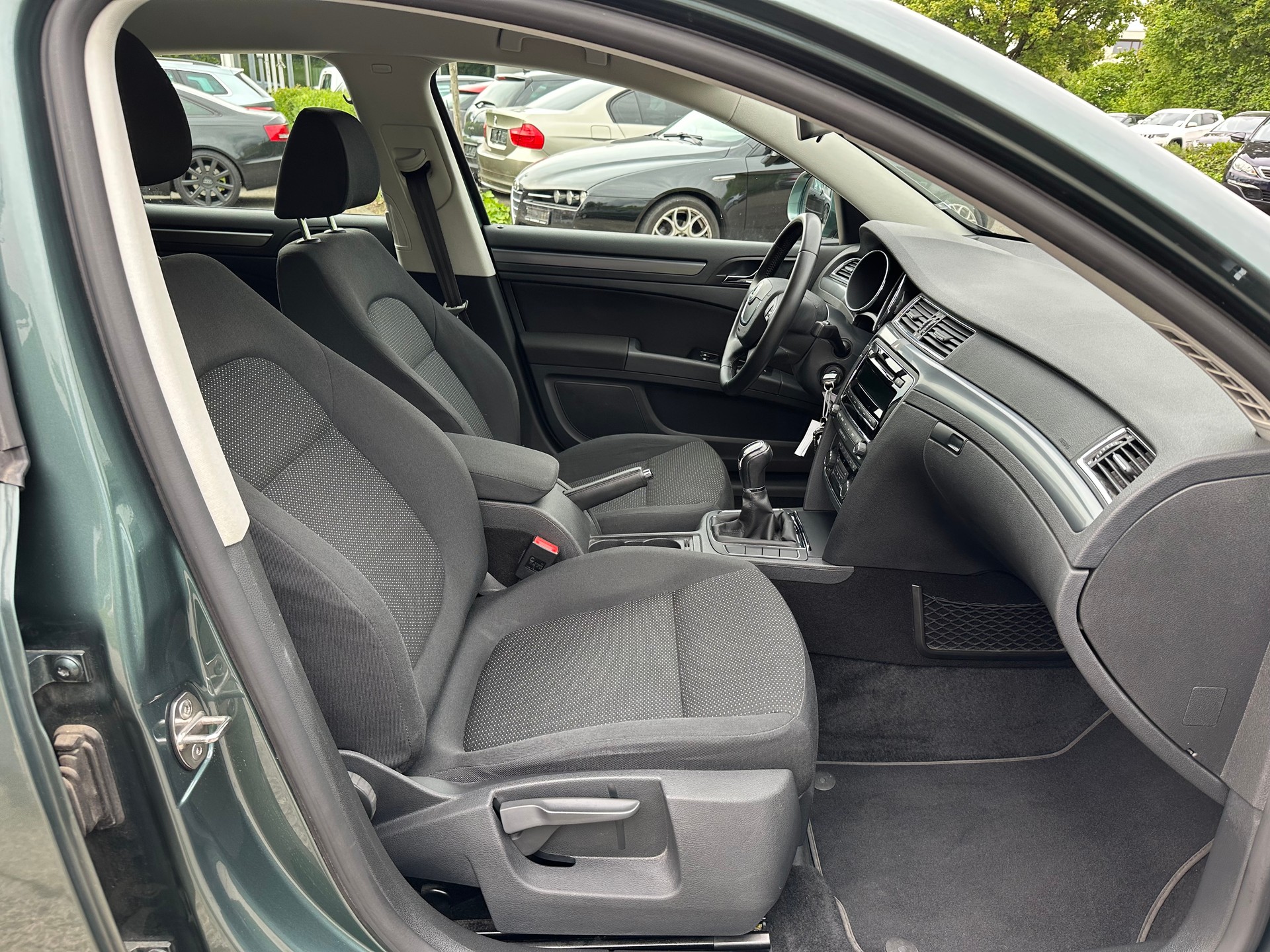 SKODA Superb 1.6 TDi Greenline Elegance-image-13