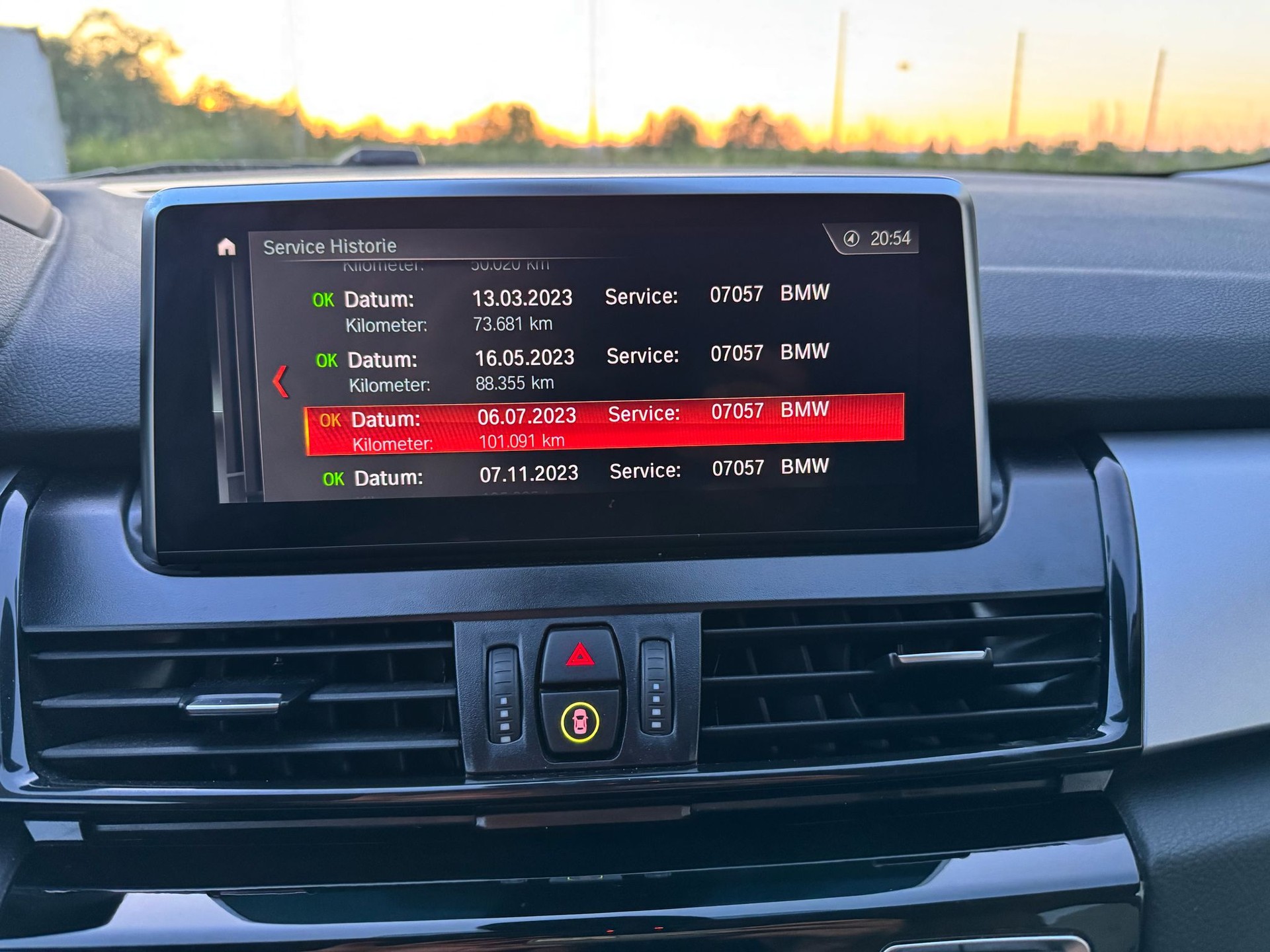 BMW 218d Gran Tourer Steptronic Luxury Line-image-11