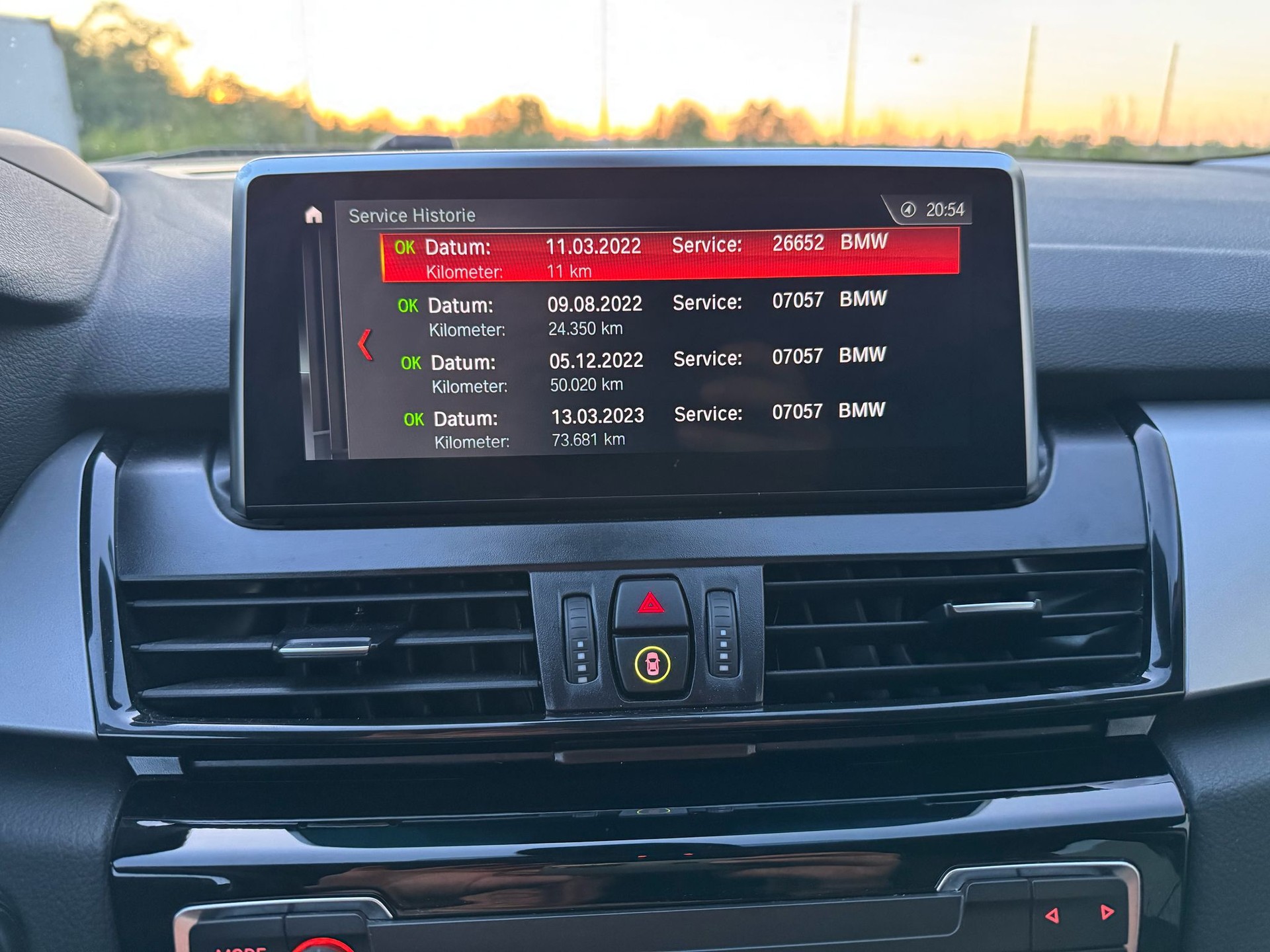 BMW 218d Gran Tourer Steptronic Luxury Line-image-12
