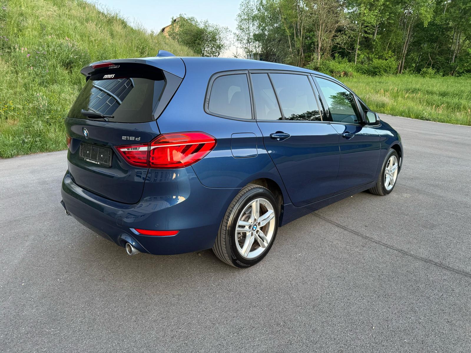 BMW 218d Gran Tourer Steptronic Luxury Line-image-2