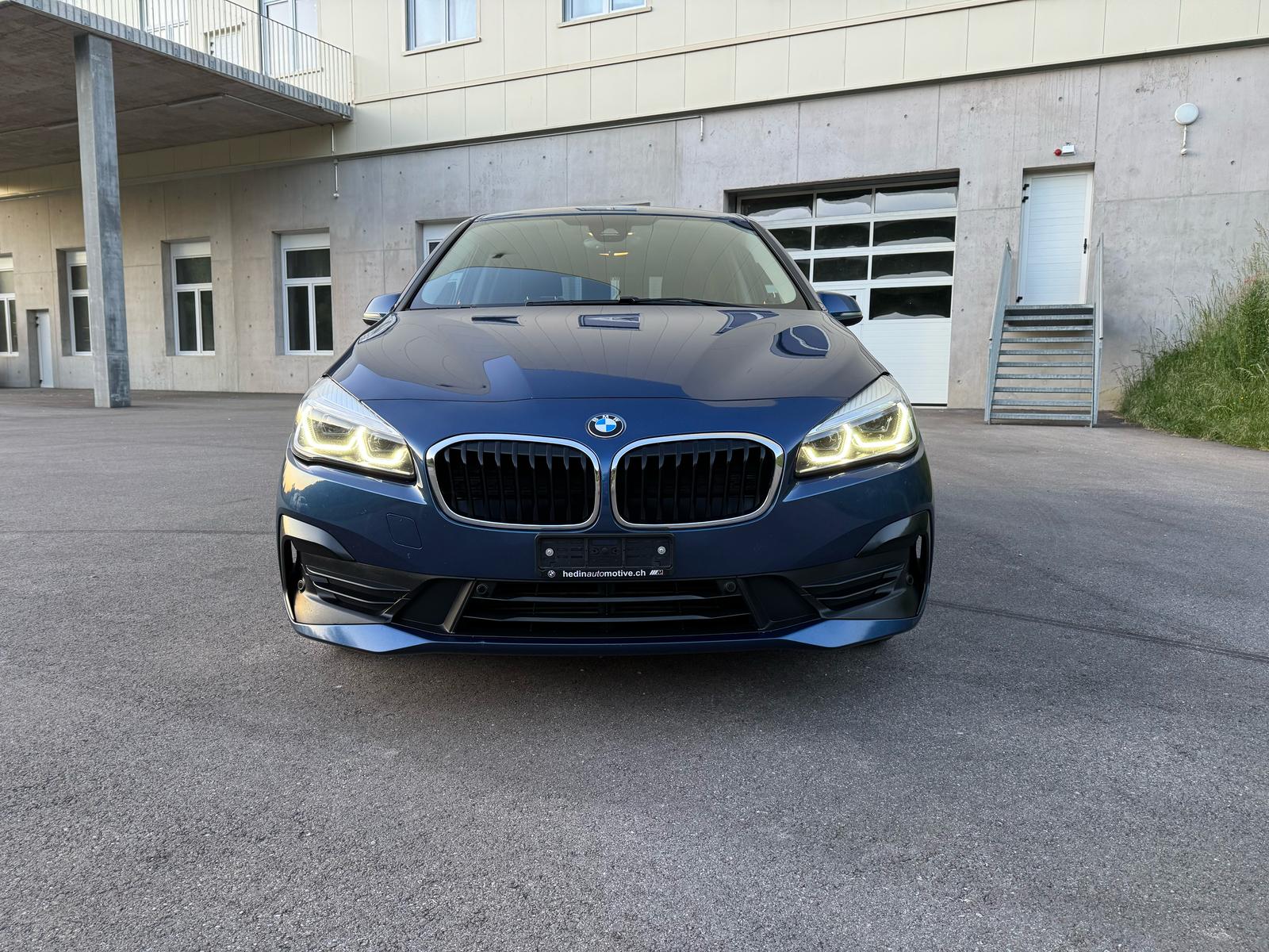 BMW 218d Gran Tourer Steptronic Luxury Line-image-5