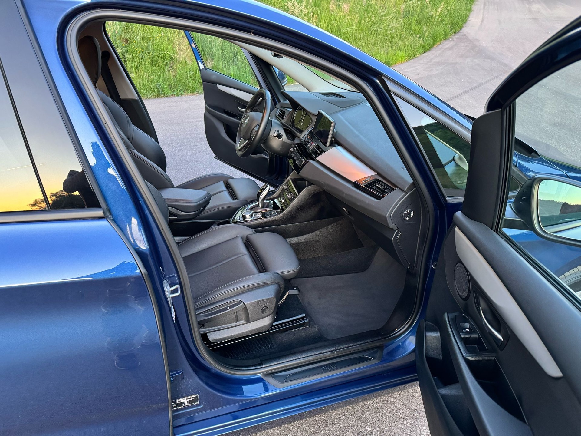 BMW 218d Gran Tourer Steptronic Luxury Line-image-14