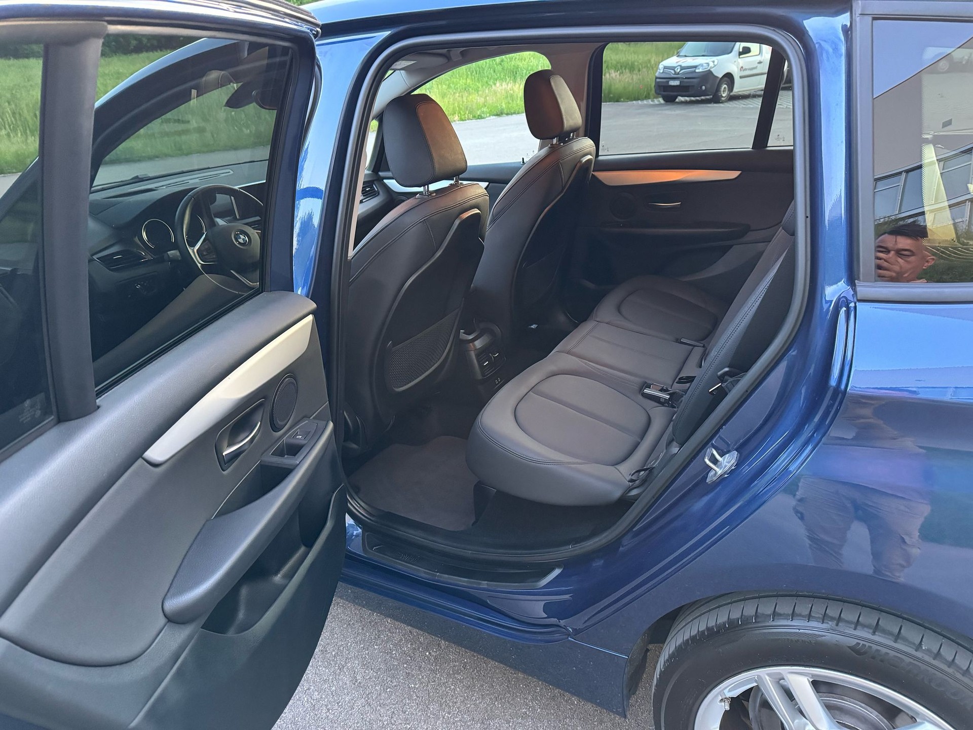 BMW 218d Gran Tourer Steptronic Luxury Line-image-9