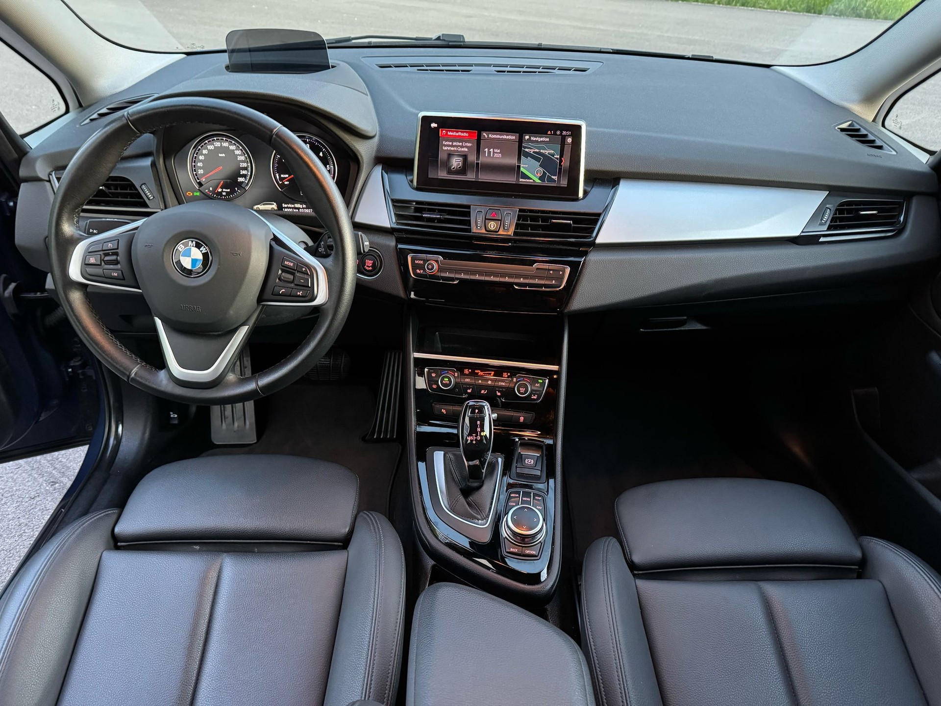 BMW 218d Gran Tourer Steptronic Luxury Line-image-7