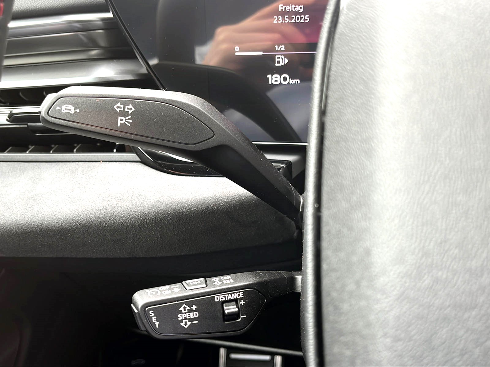 AUDI A6 Avant TFSI quattro 270 kW S tronic Mythosschwarz Metallic-image-13