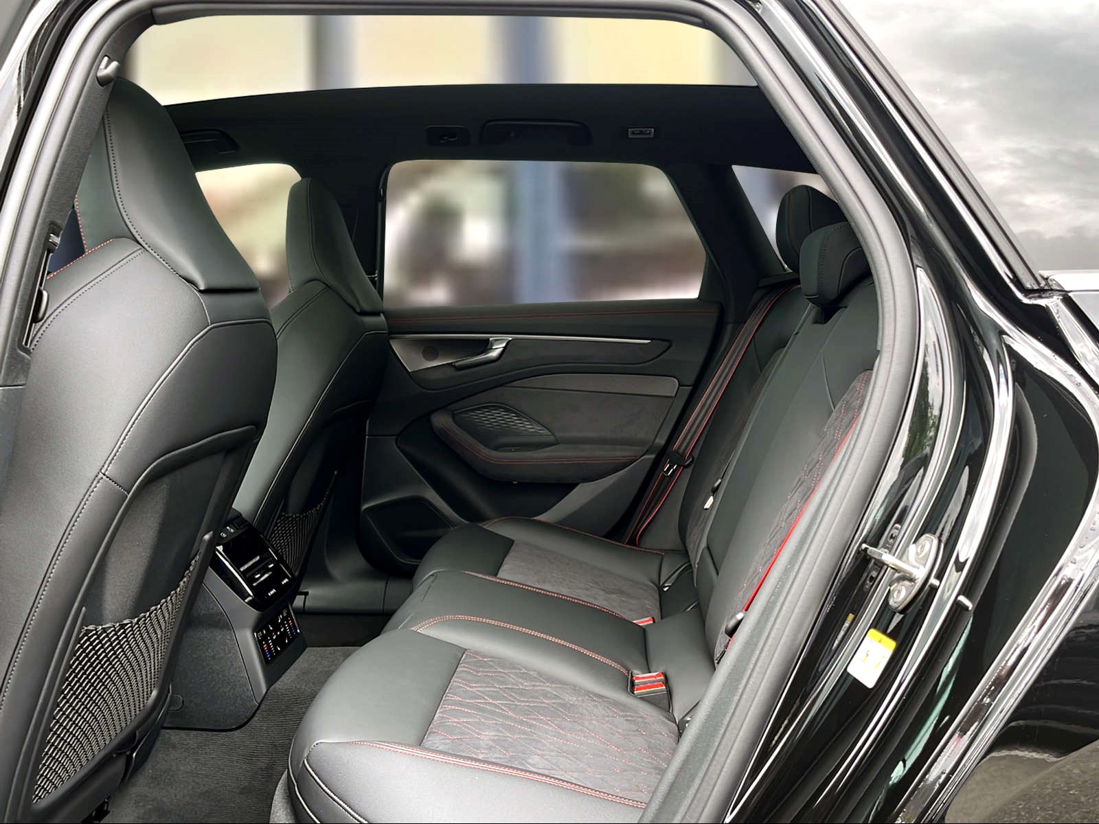 AUDI A6 Avant TFSI quattro 270 kW S tronic Mythosschwarz Metallic-image-9