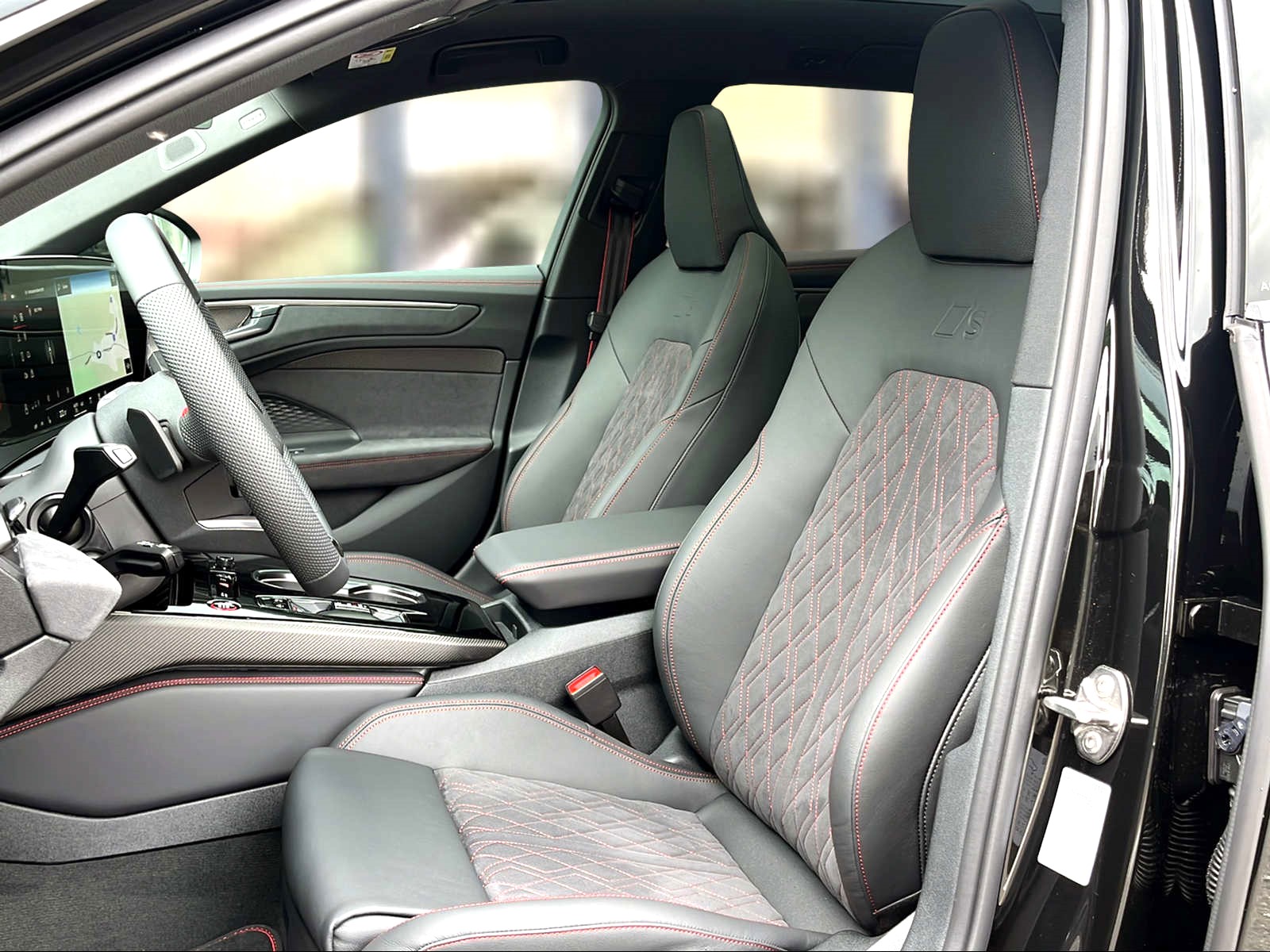AUDI A6 Avant TFSI quattro 270 kW S tronic Mythosschwarz Metallic-image-8