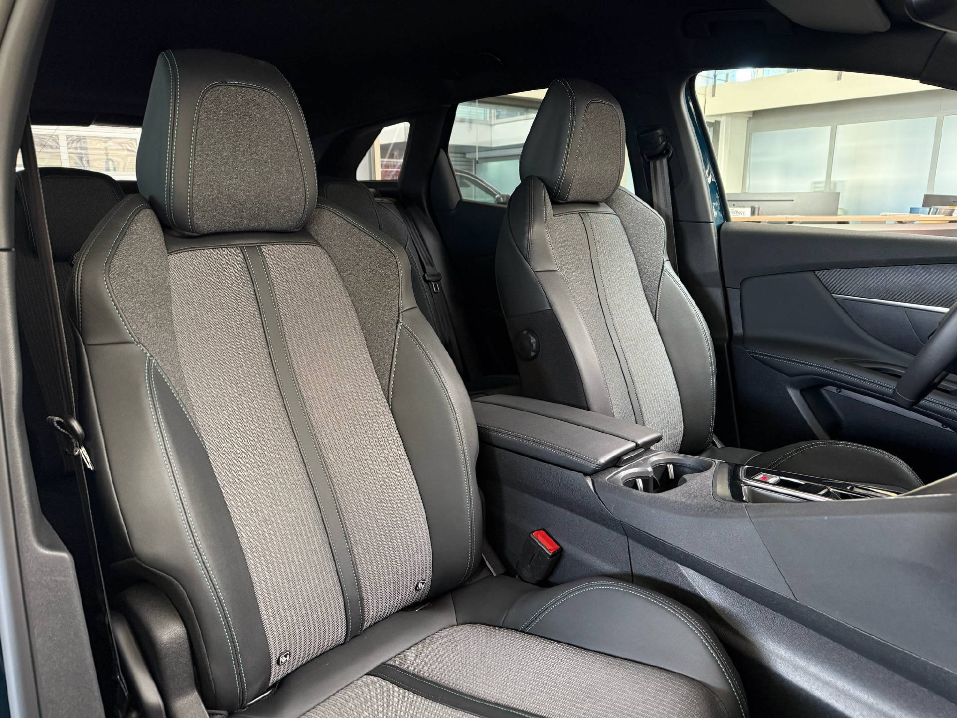 PEUGEOT 3008 1.6 Plug-in Hybrid Allure Pack-image-7