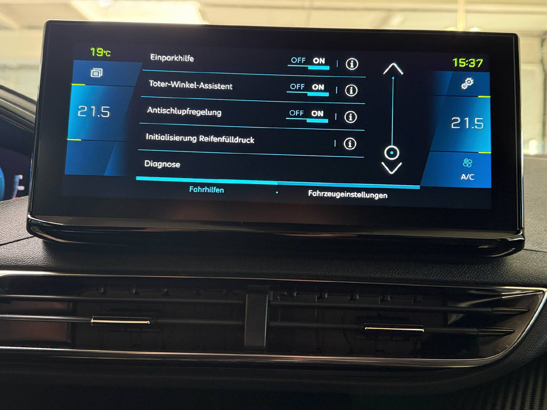PEUGEOT 3008 1.6 Plug-in Hybrid Allure Pack-image-13