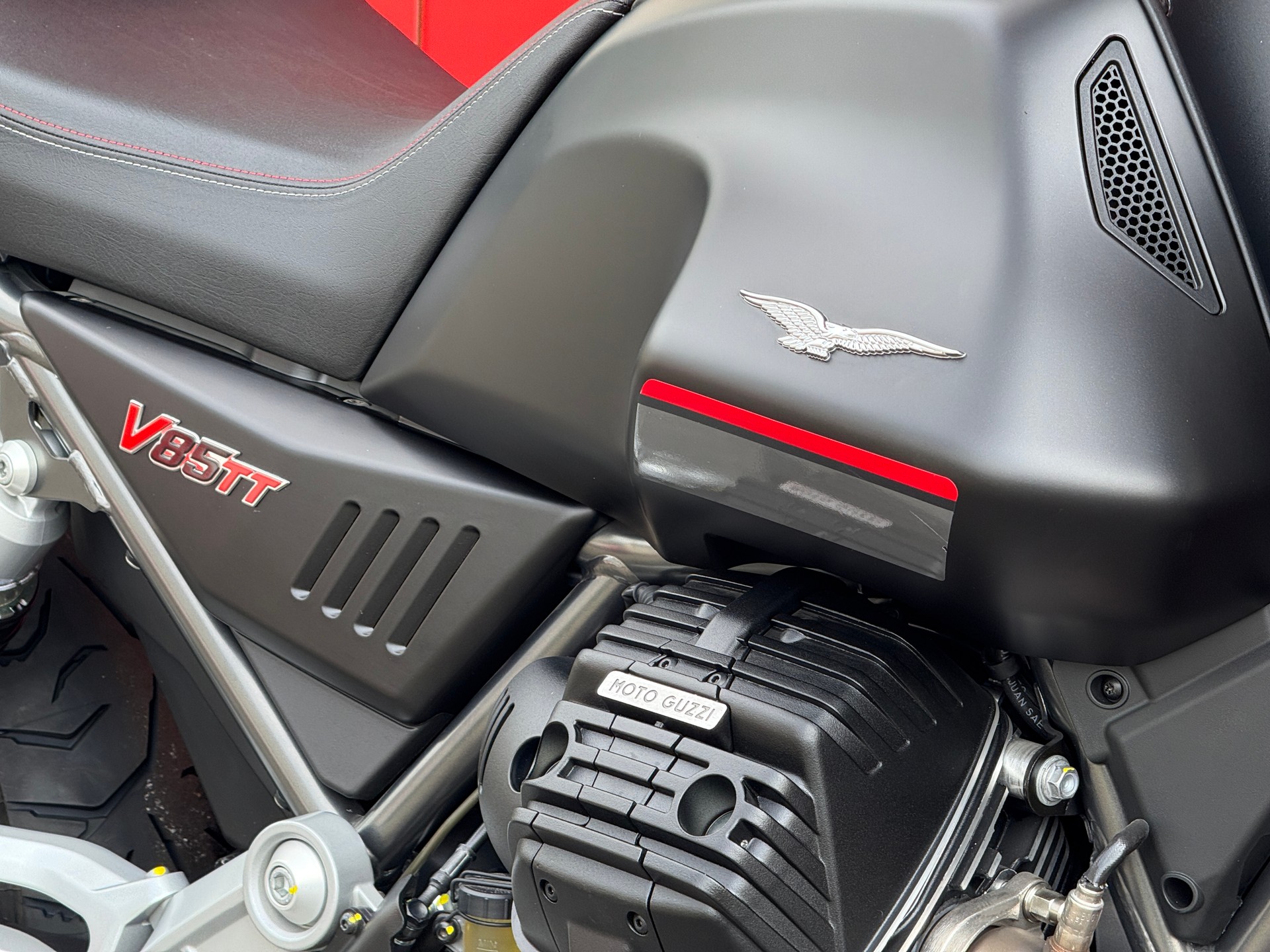 MOTO GUZZI V85 TT (35kW)-image-12