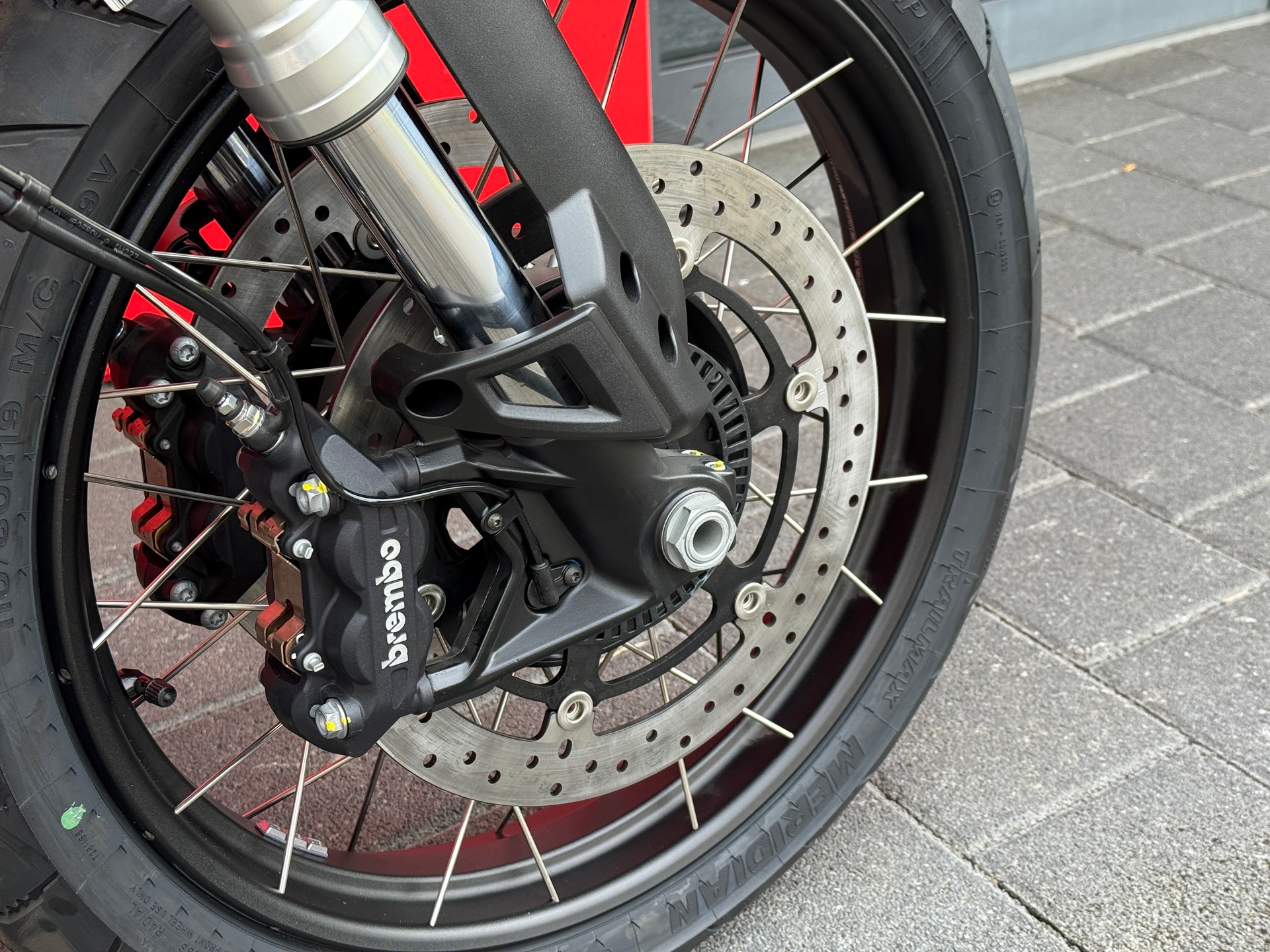 MOTO GUZZI V85 TT (35kW)-image-9