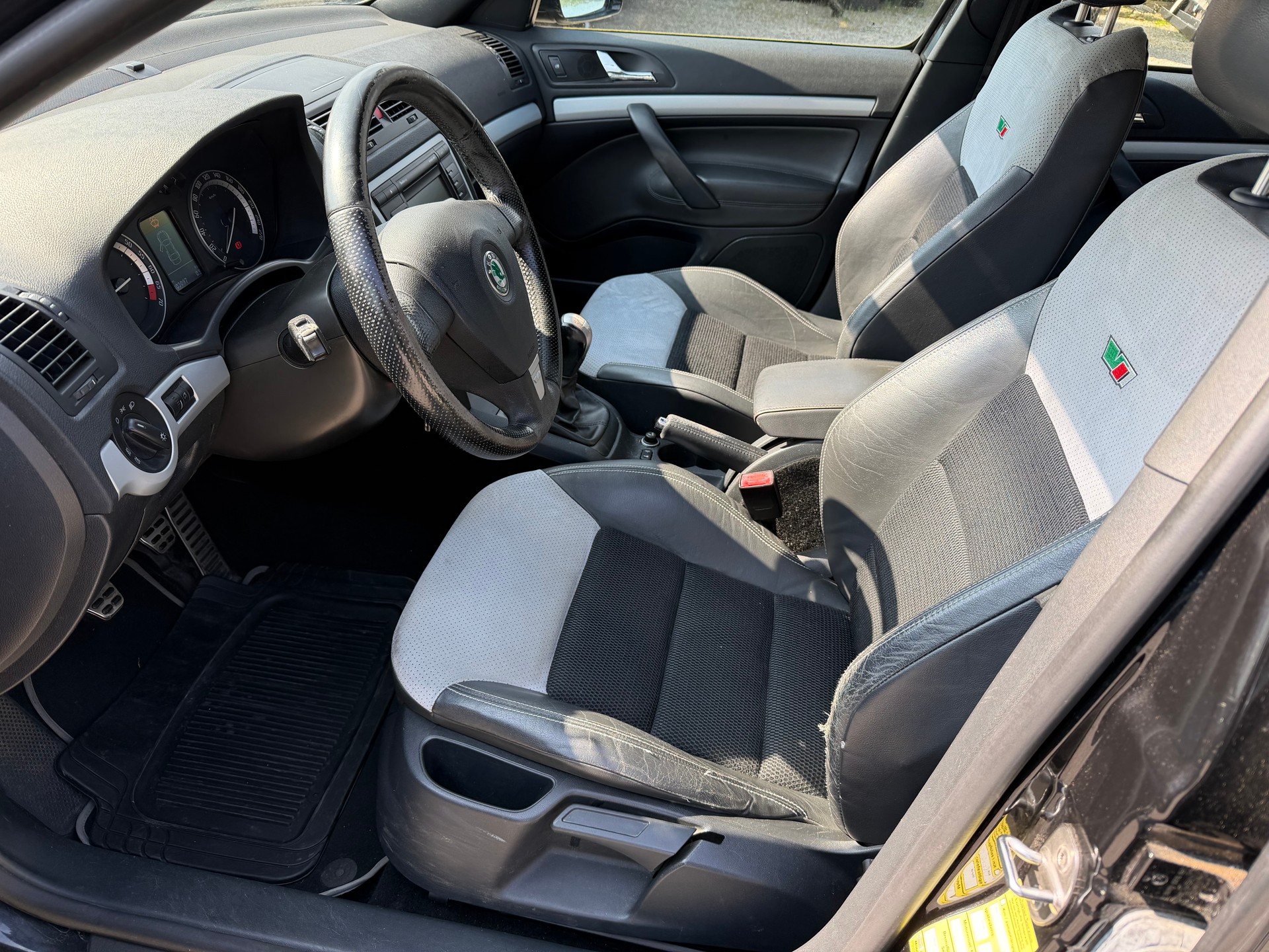 SKODA Octavia 2.0 TFSI RS-image-9
