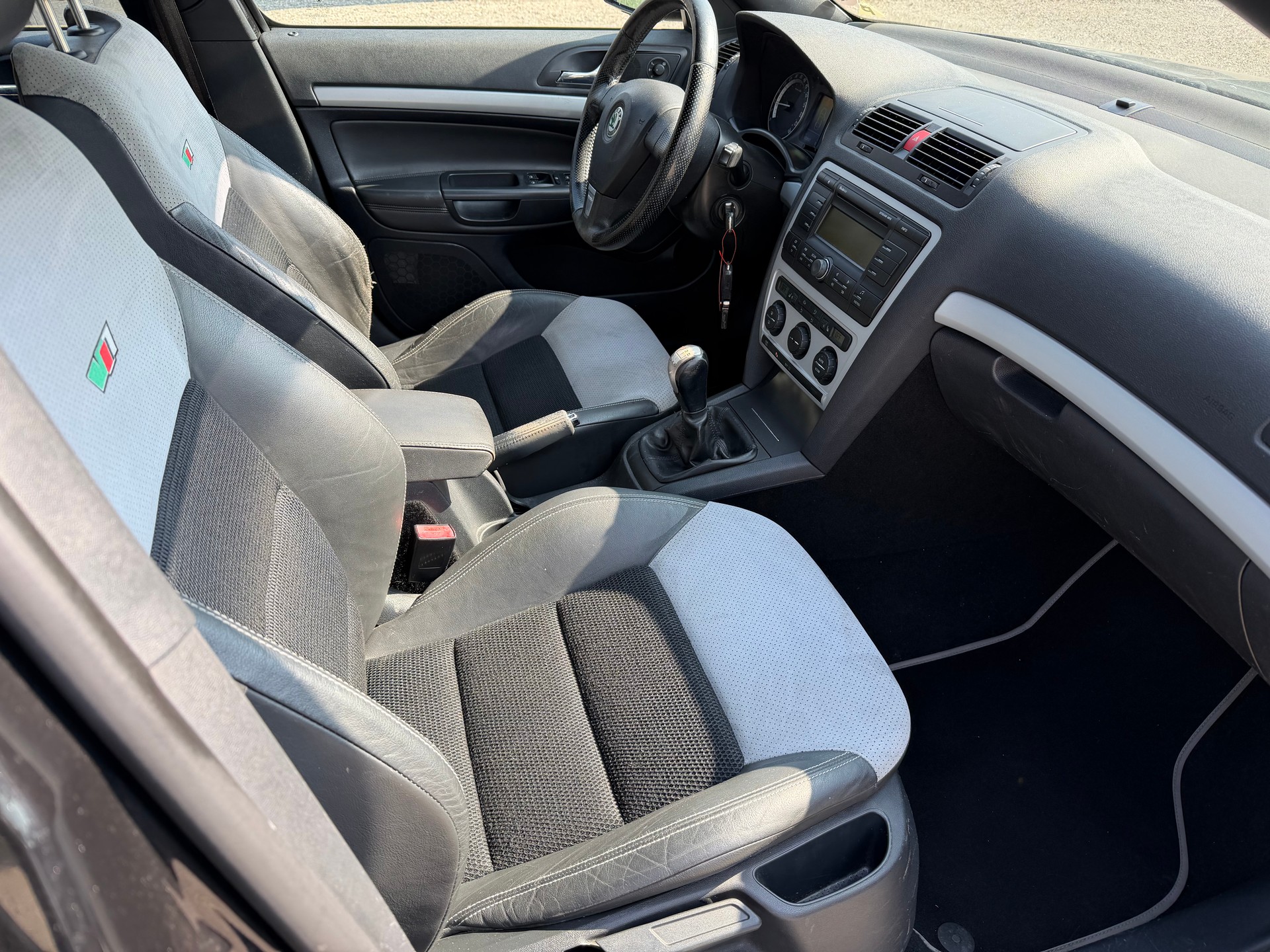 SKODA Octavia 2.0 TFSI RS-image-11