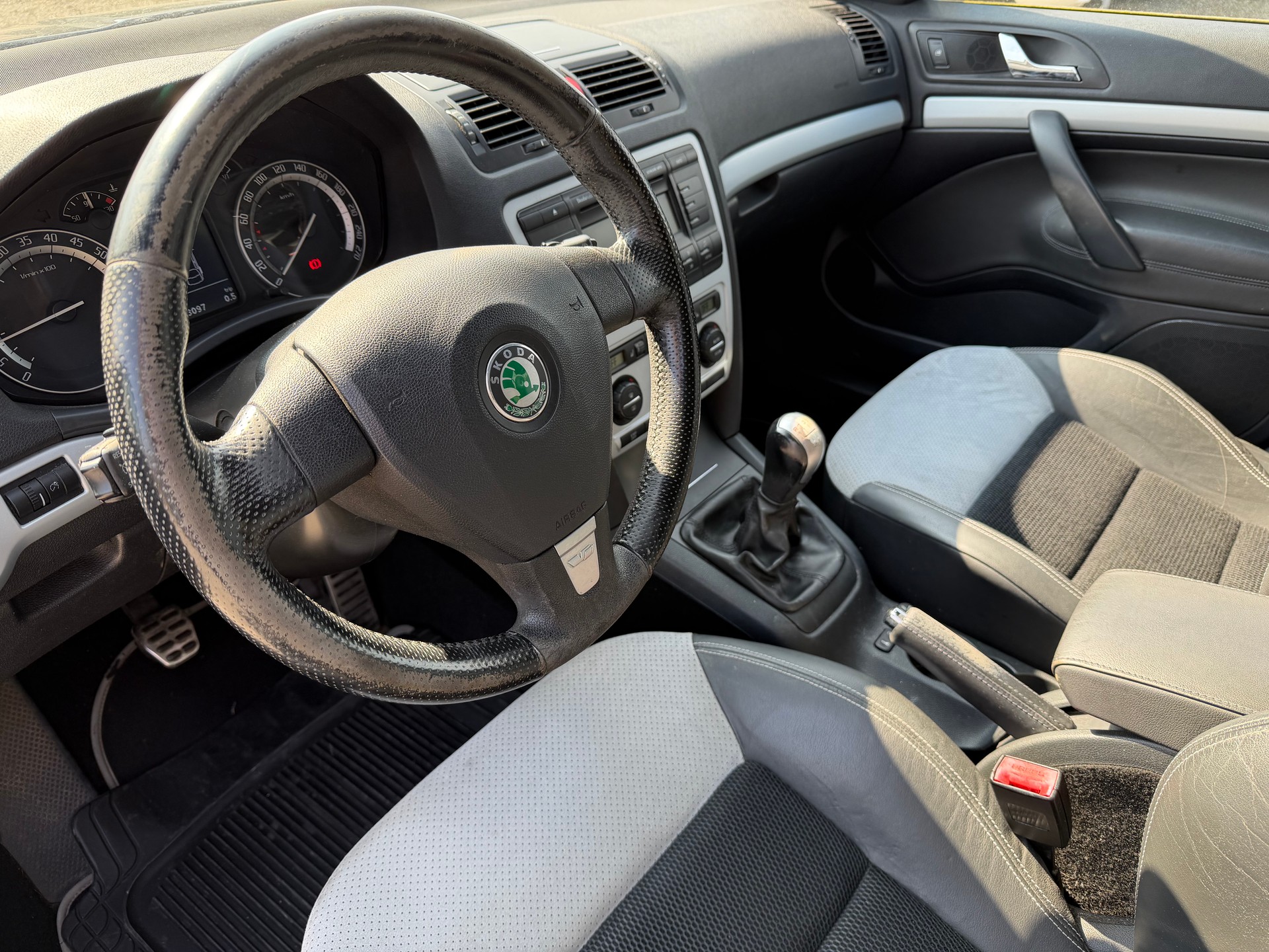 SKODA Octavia 2.0 TFSI RS-image-13