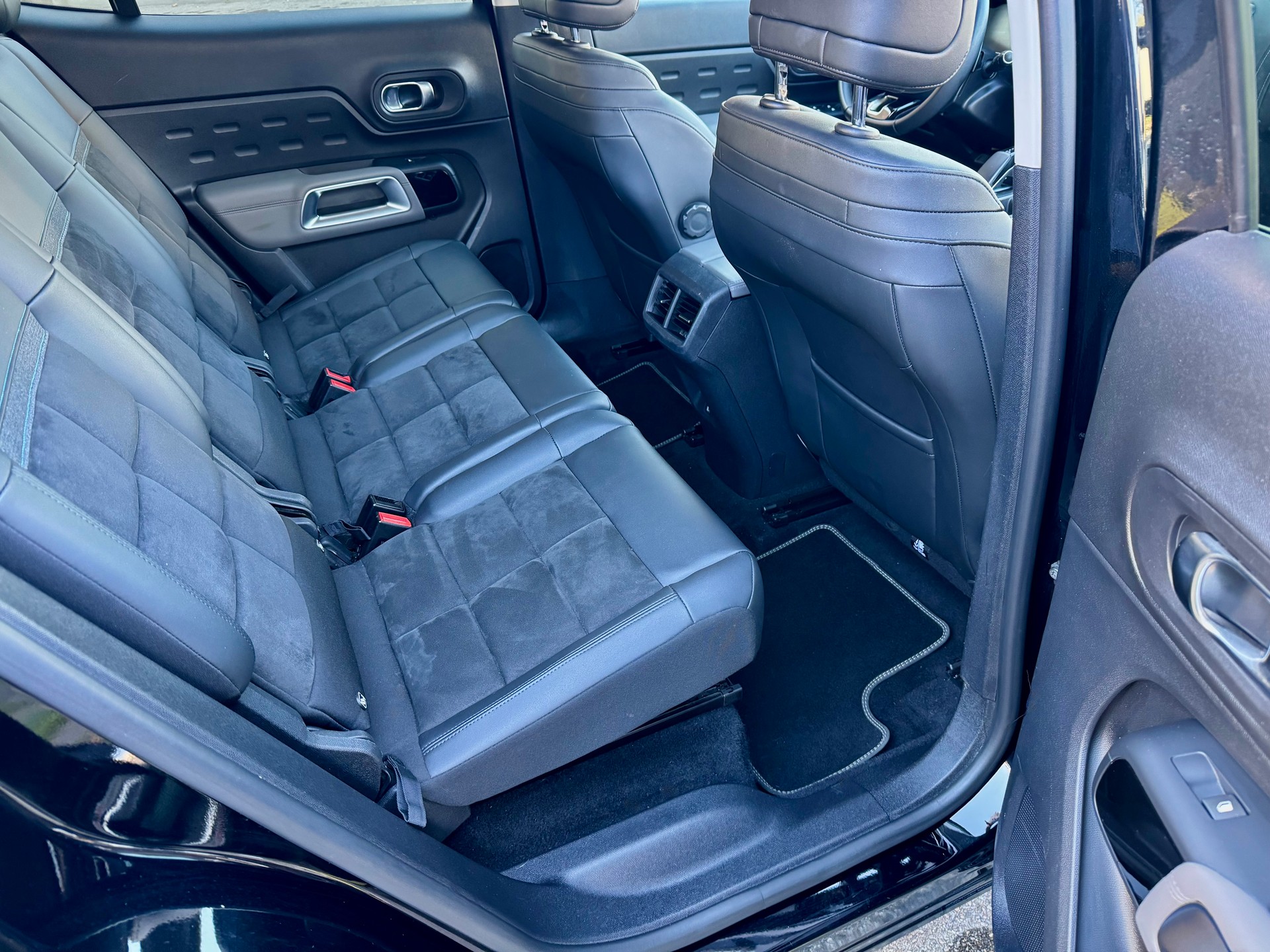 CITROEN C5 Aircross 1.6 PHEV Swiss Edition-image-8